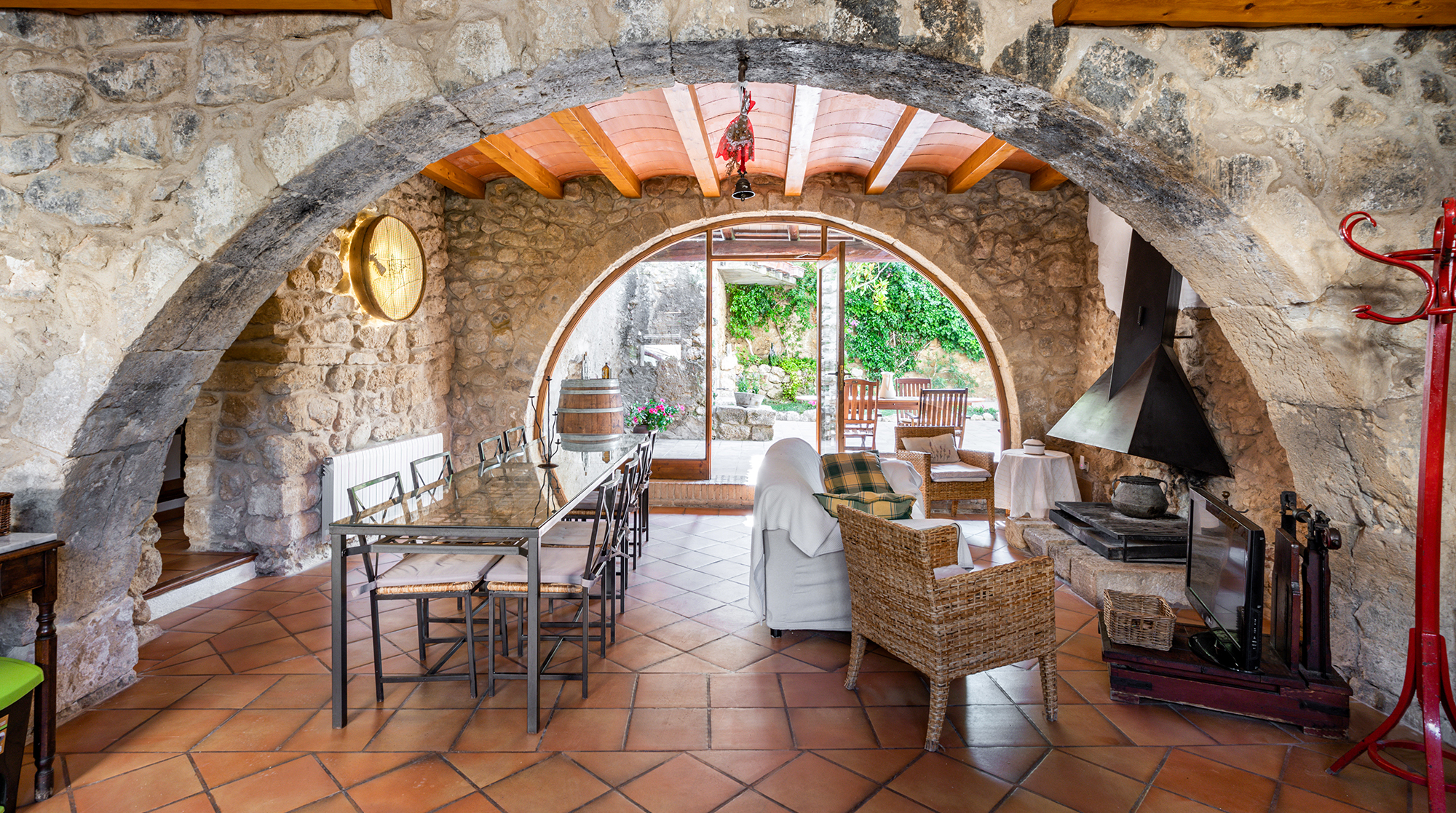 Finca Ordal Barcelona: Spacious 10-Bedroom Villa with Countryside Views, Barcelona