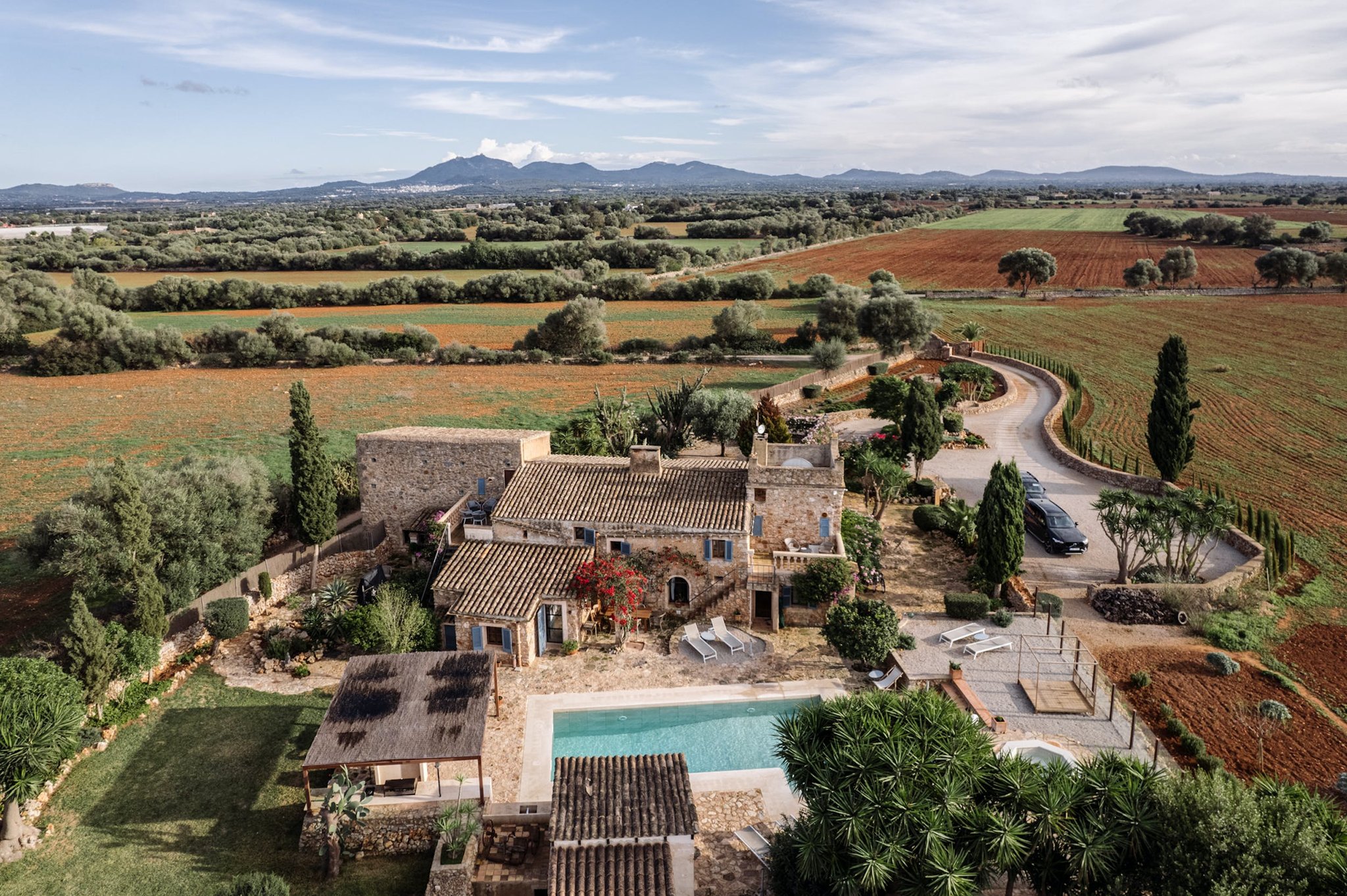Finca Tramuntana Felanitx: Spacious 5-Bedroom Villa with Tennis Court and Pool, Mallorca
