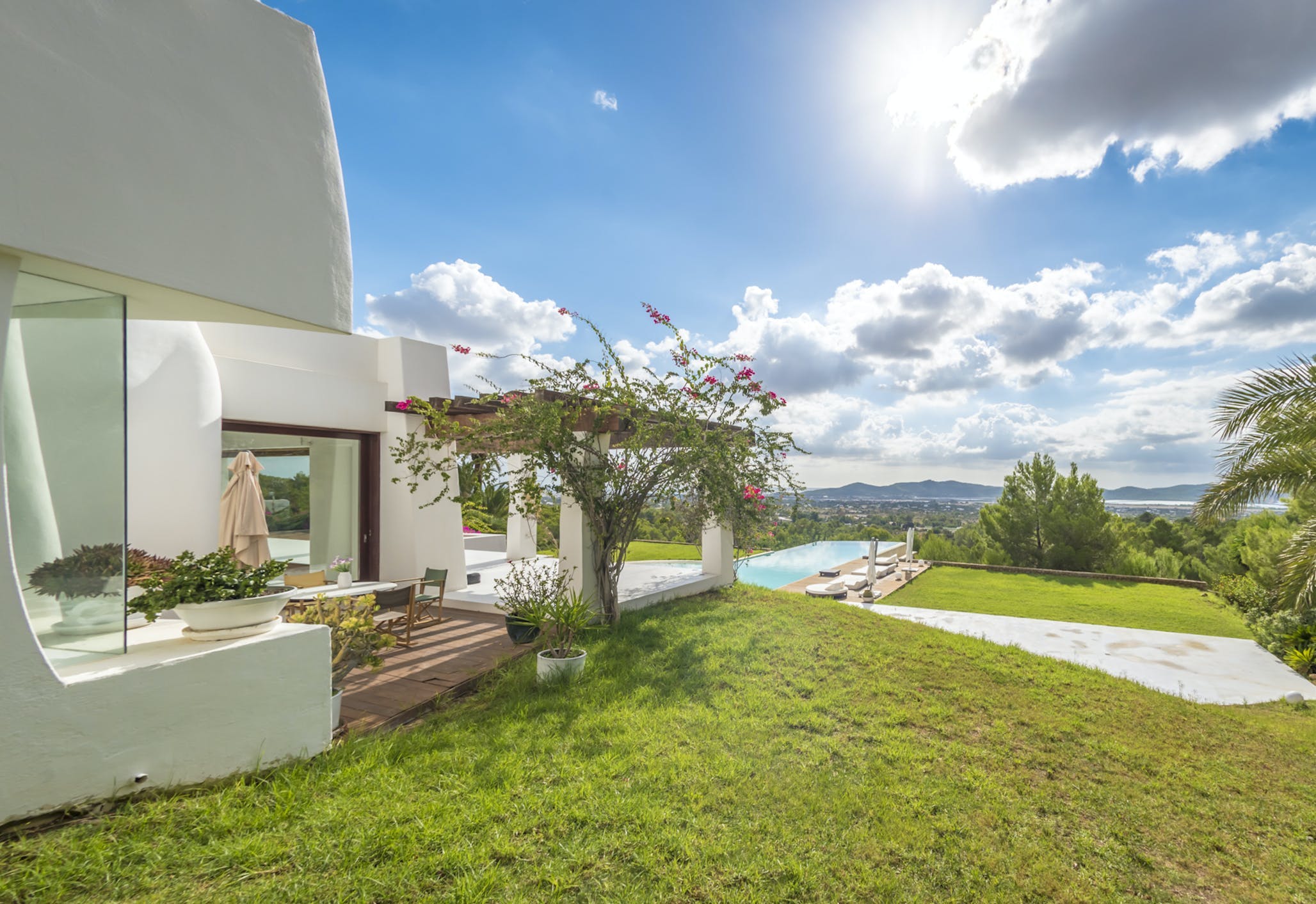 Finca Tramuntana Girona: 6-Bedroom Luxury Apartment with Infinity Pool, Costa Brava