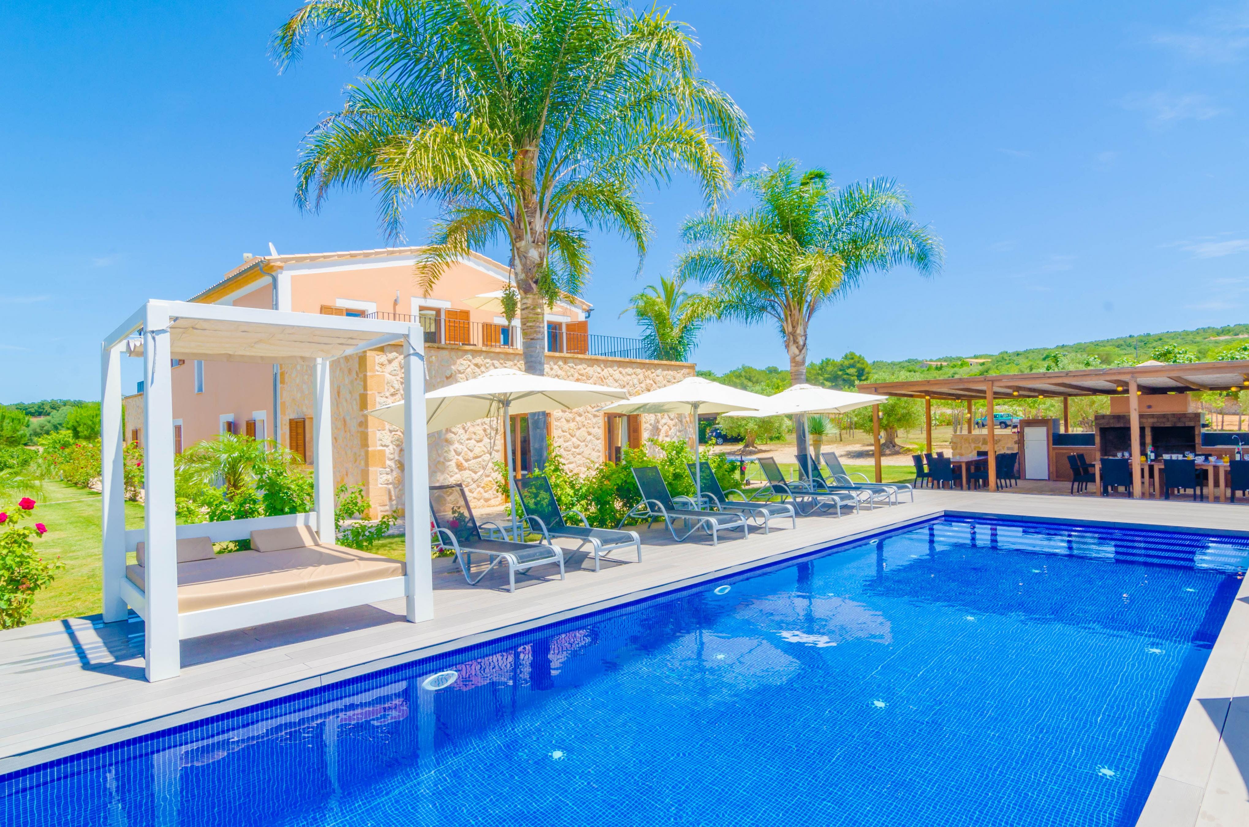 Finca Tramuntana Manacor: Spacious 7-Bedroom Villa with Pool and Countryside Views, Mallorca