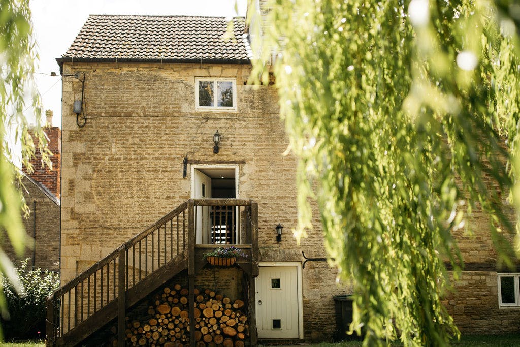 Hall Baston Lincolnshire: Spacious 4-Bedroom Family-Friendly Apartment Rental in Lincolnshire