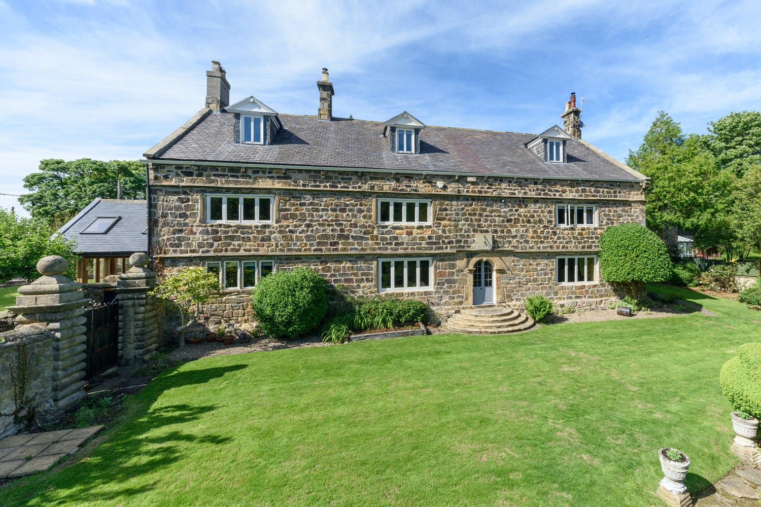 Hall Cheviot Alnwick: Historic 10-Bedroom Castle with Hot Tub, Northumberland