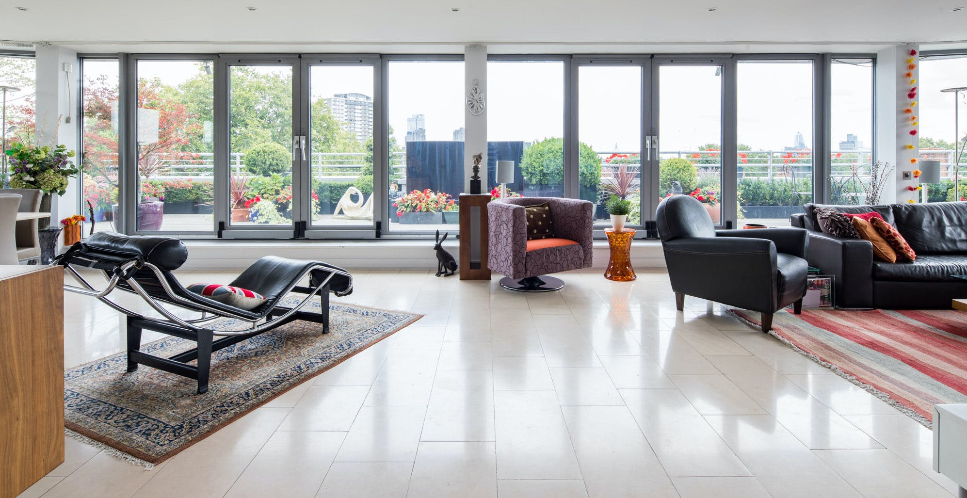 Hall Clerkenwell London: Elegant 2-Bedroom Penthouse with Panoramic Terrace, Clerkenwell