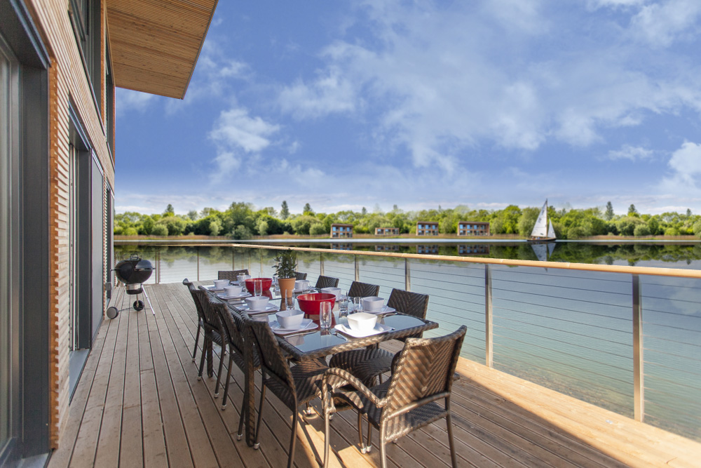 Hall Cotswold Faringdon: Luxury 4-Bedroom Apartment with Lake Views, Faringdon