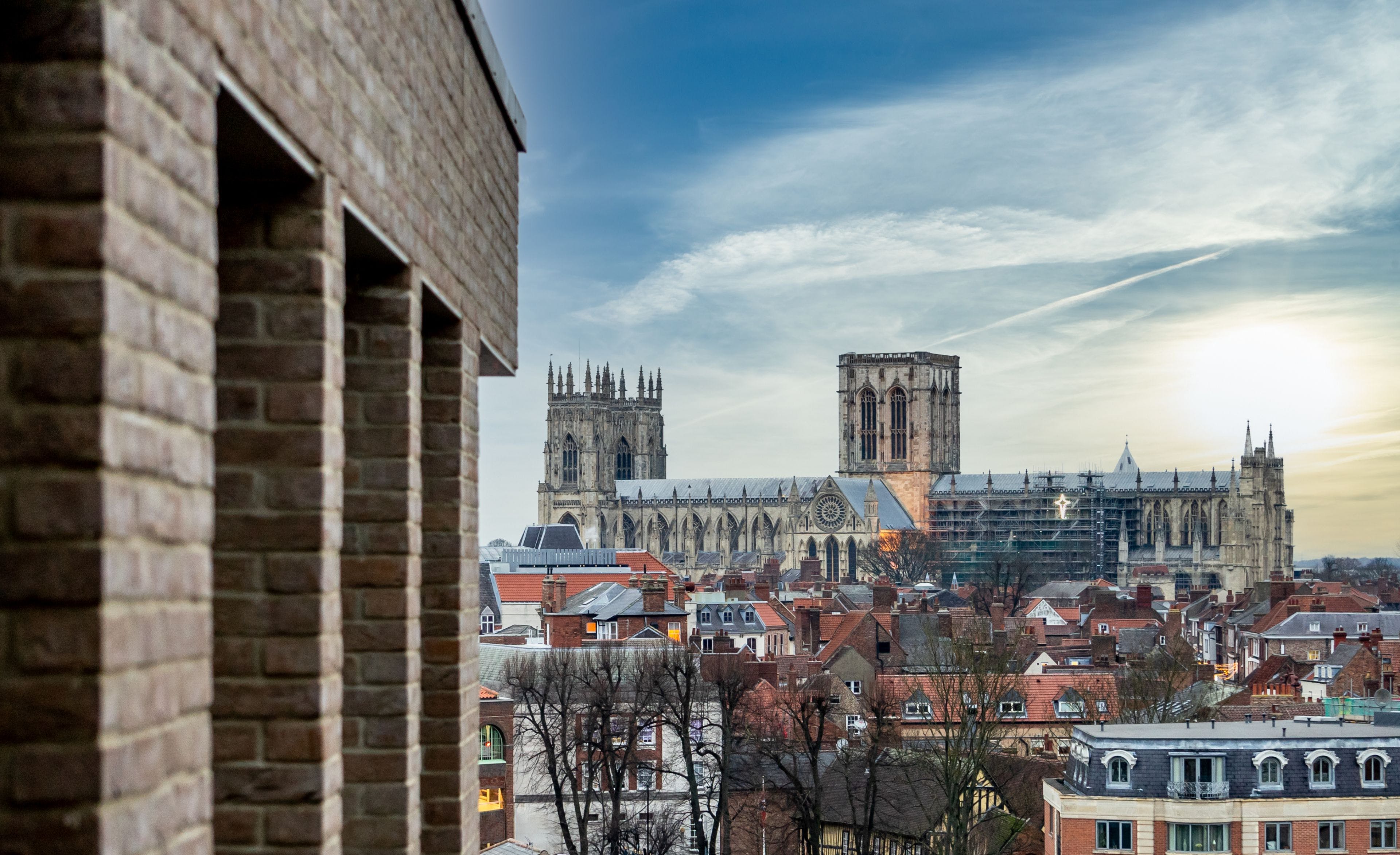 Hall Micklegate York: Elegant 3-Bedroom Apartment with Balcony and Parking, York City Centre