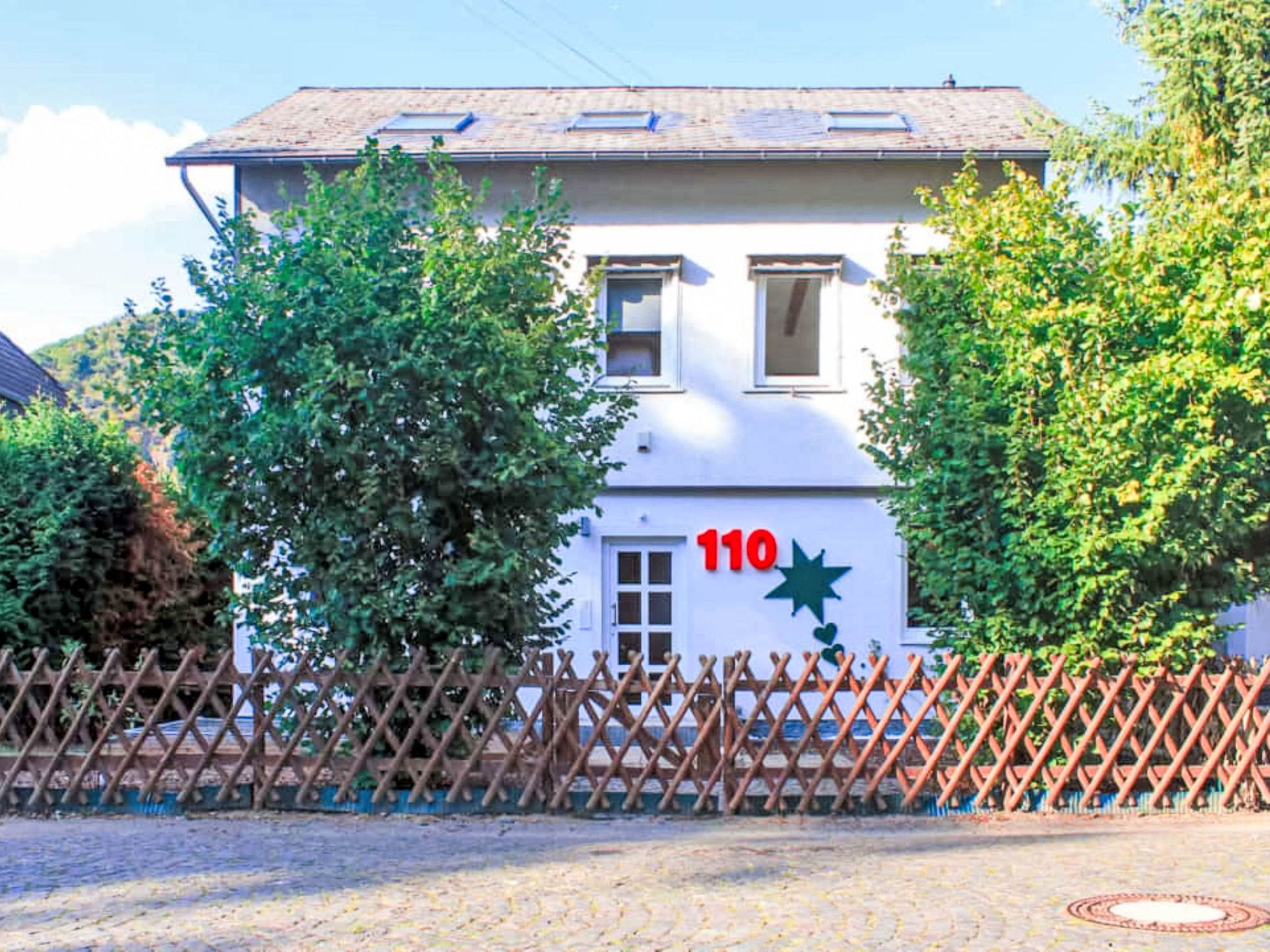 Haus Rheinfels Sankt: Spacious 5-Bedroom Multi-Level House with River Views in Historic Sankt Goar Germany