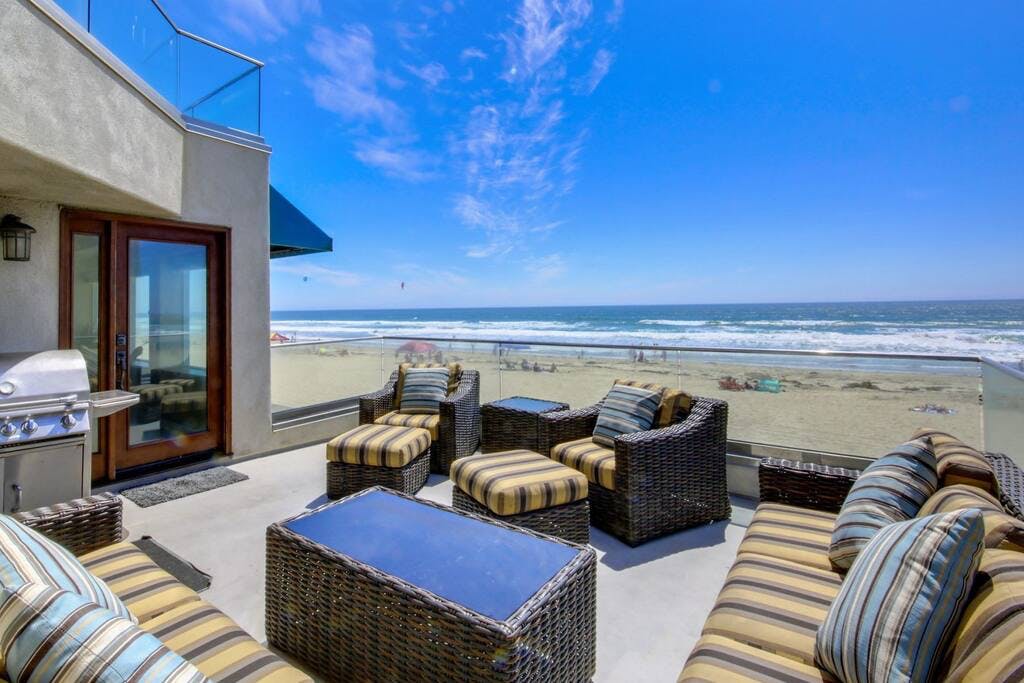 House Amaro Mission: Luxury 4-Bedroom Villa with Stunning Seaviews, Mission Beach