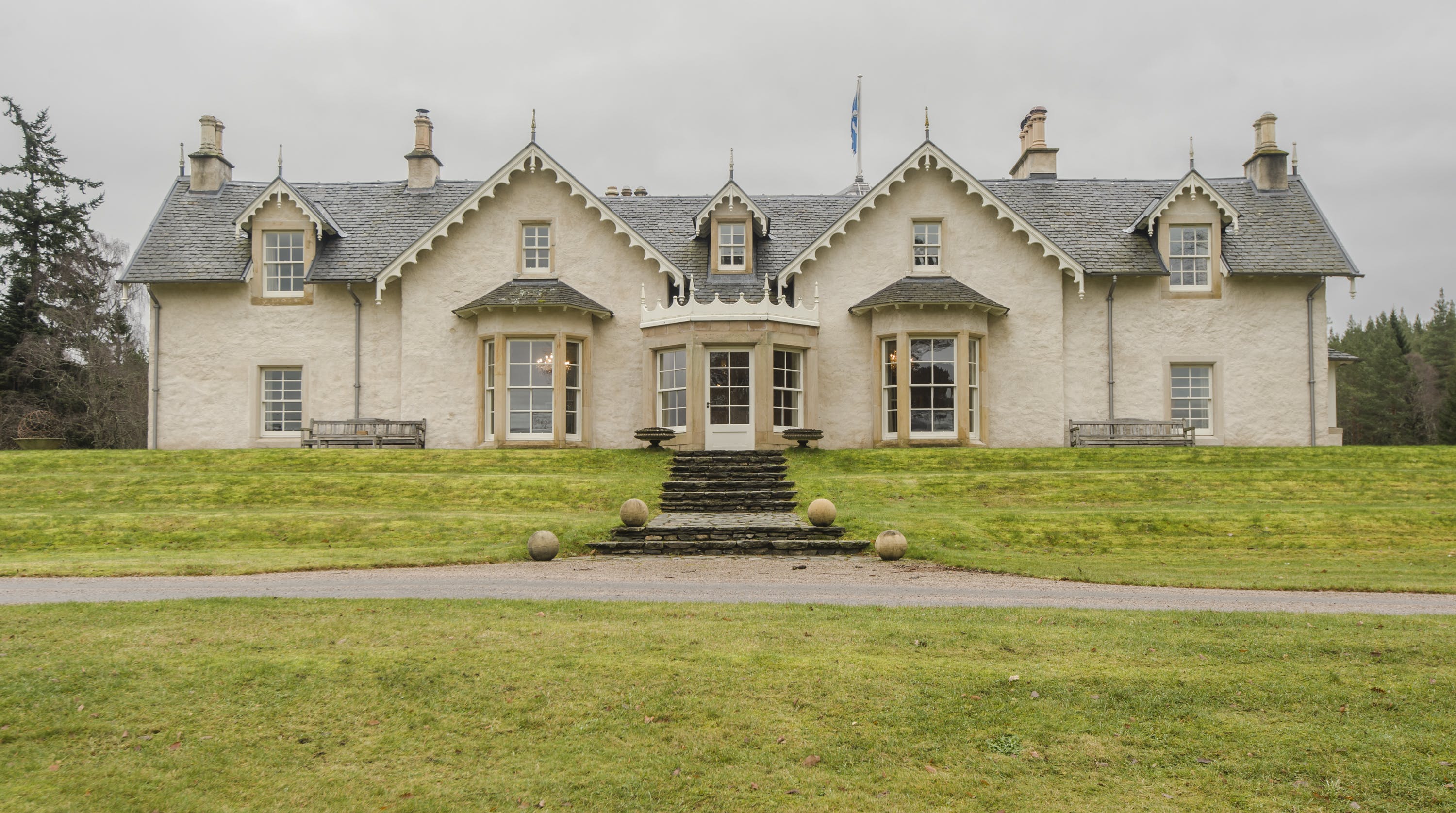 House An Teallach Inverness: Spacious 8-Bedroom Apartment with Hot Tub and Tennis Court, Inverness