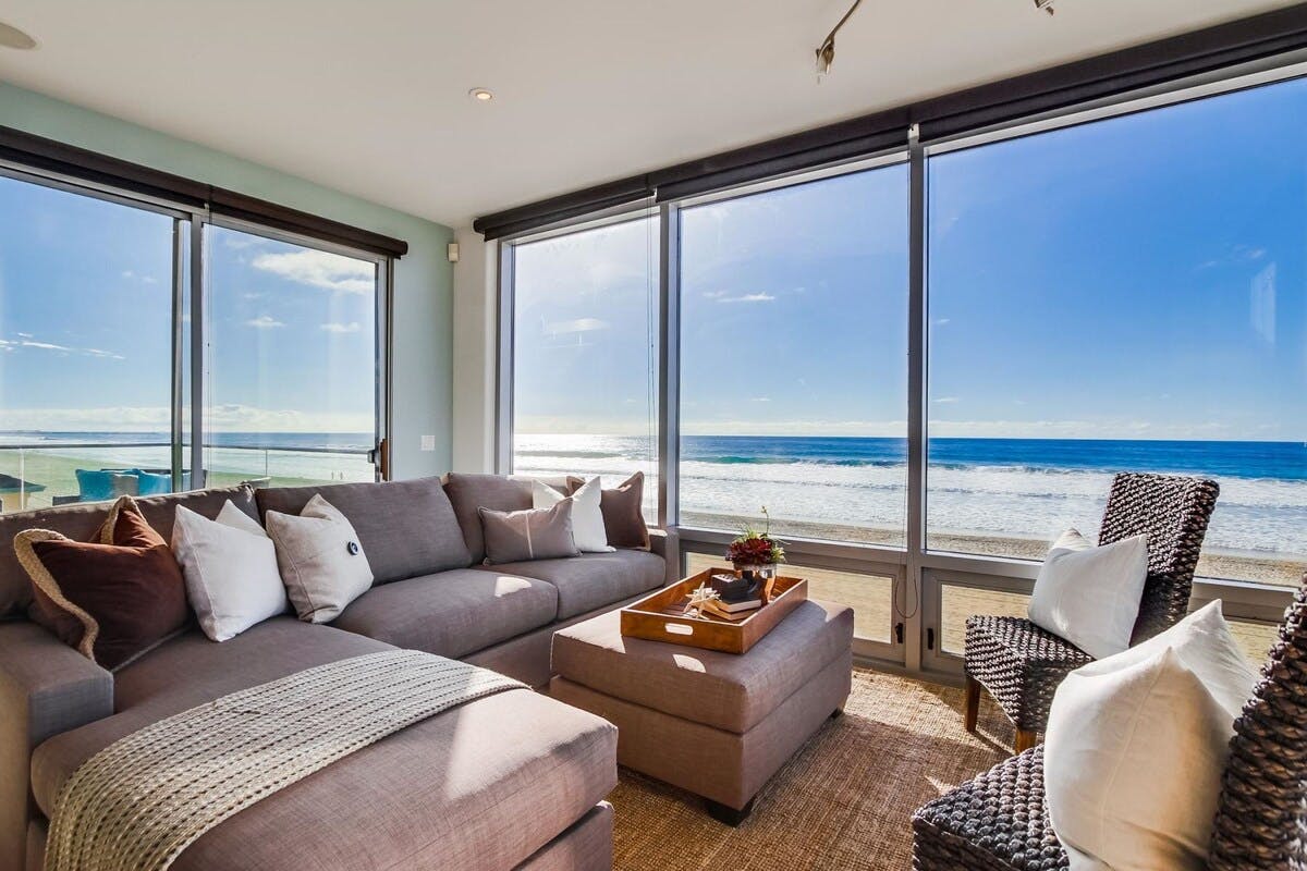 House Anza Mission: Luxury 4-Bedroom Beachfront Villa with Stunning Seaview, Mission Beach