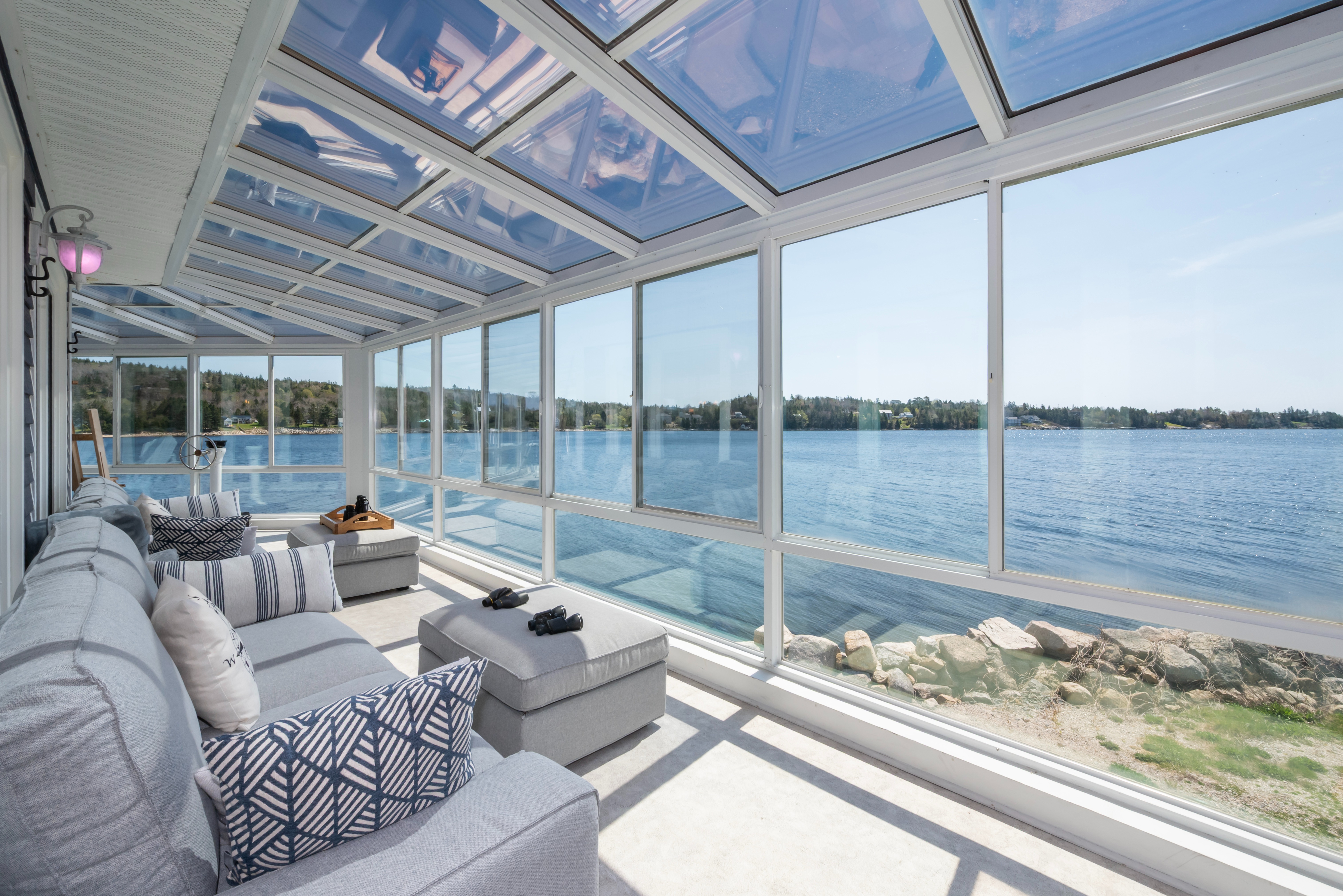House Arbutus Halifax: Spacious 5-Bedroom Luxury Villa with Seaviews and Pool, Canada