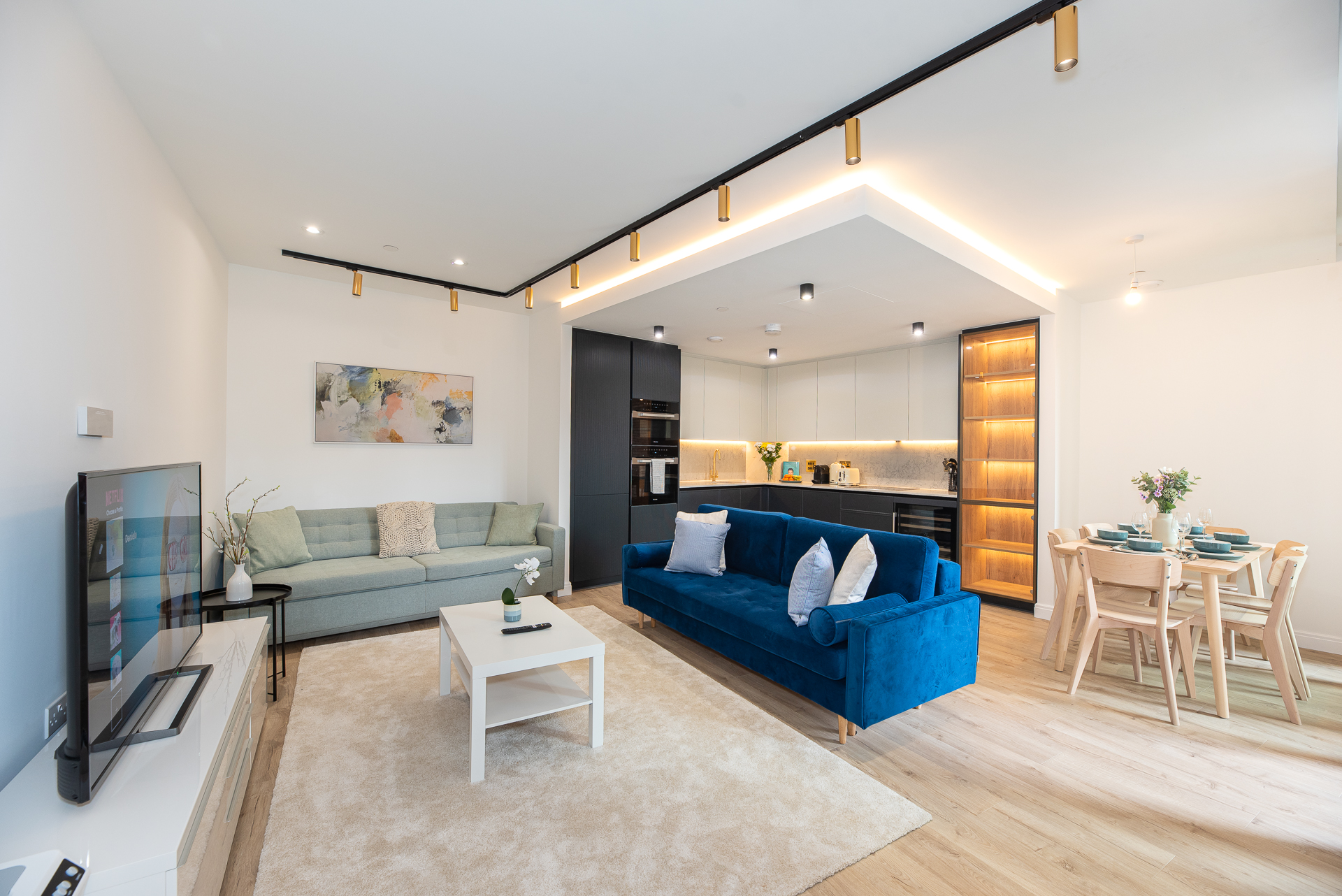 House Barbican London: Spacious 2-Bedroom Apartment with Balcony, St. Luke’s, London