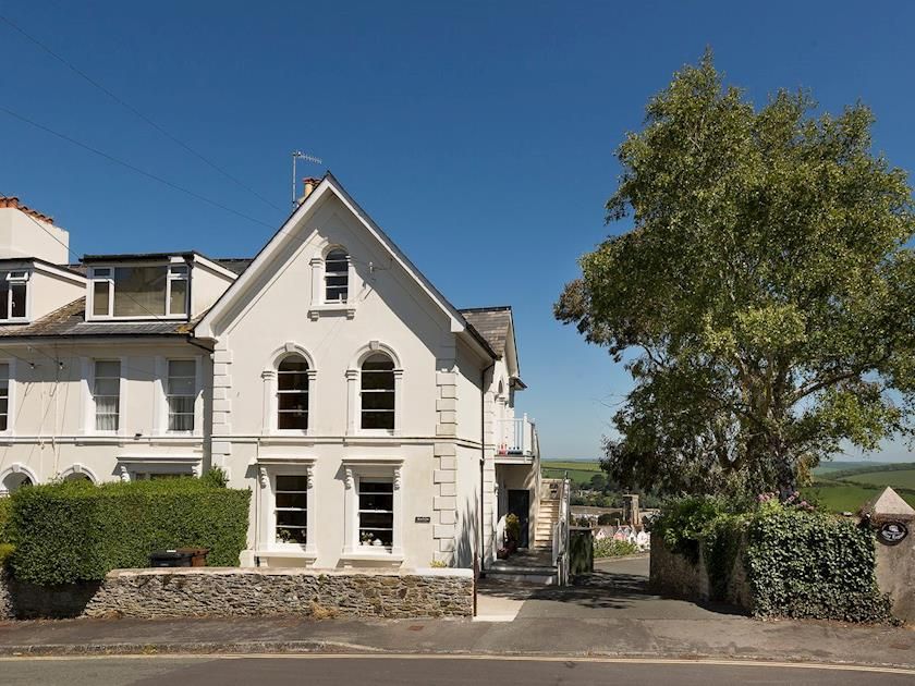 House Batson Salcombe Salcombe: Stylish 3-Bedroom Apartment with Sea Views and BBQ, Salcombe