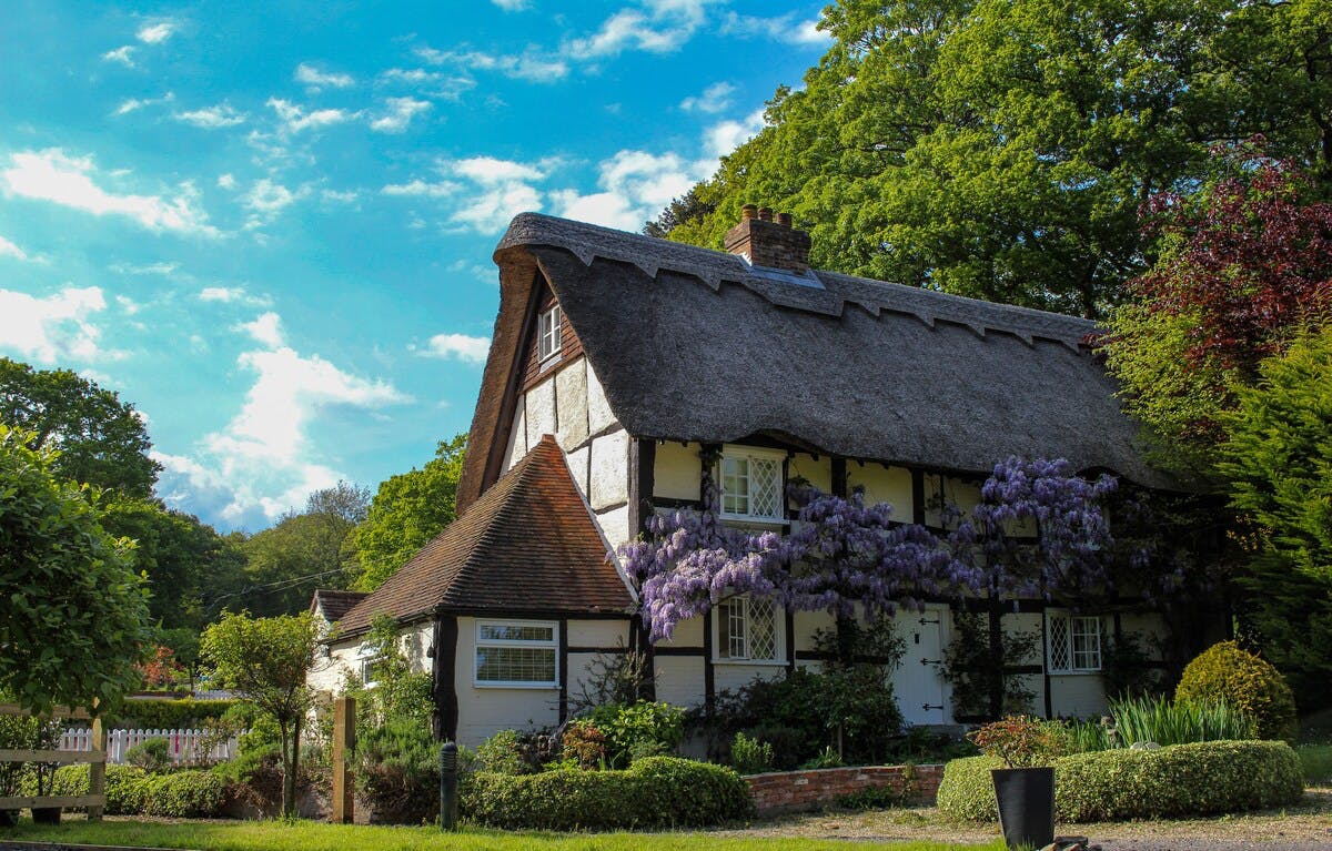House Beaulieu Lymington: Spacious 6-Bedroom Cottage with Pool and Tennis Court, New Forest