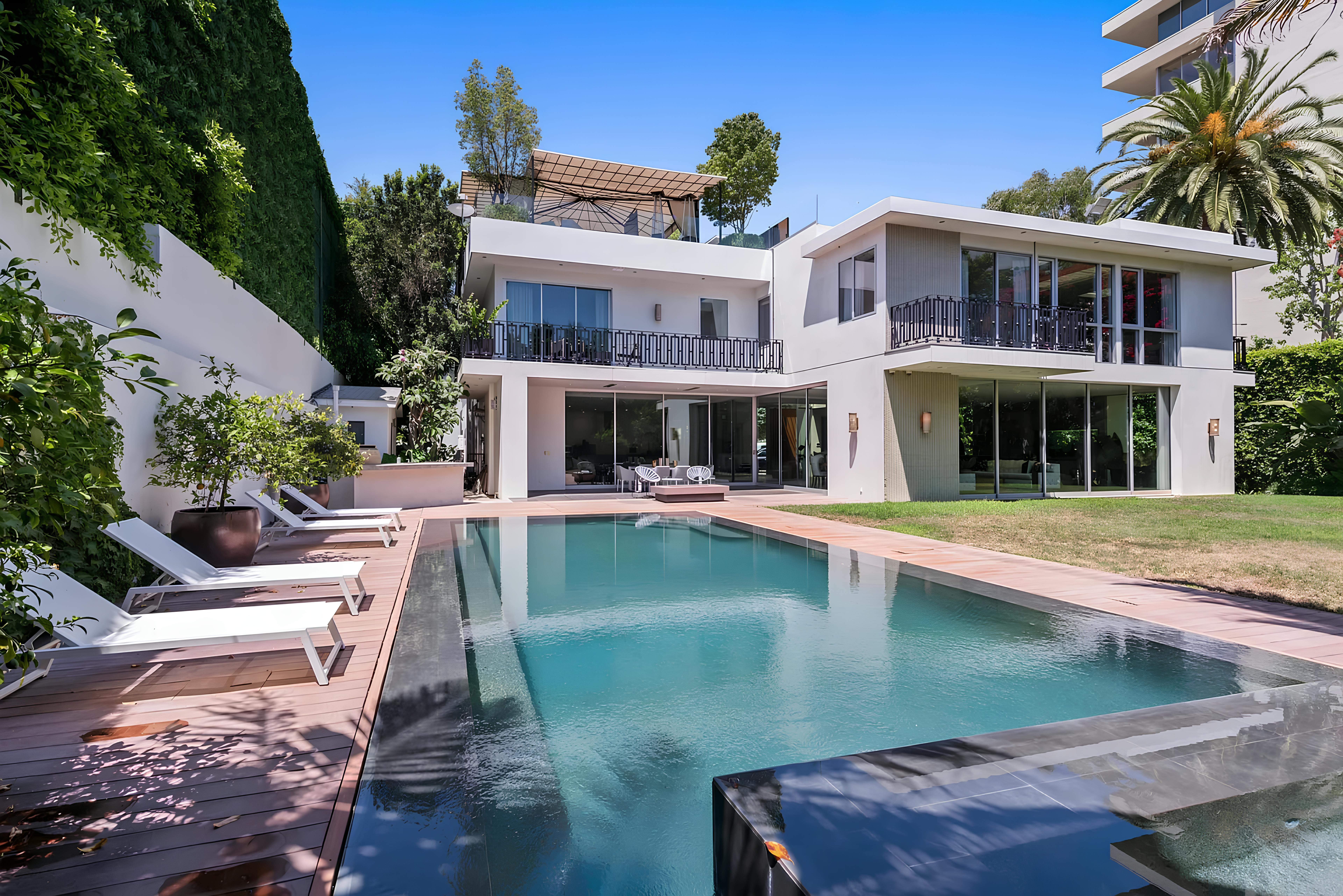 House Benedict Canyon: Luxury 8-Bedroom Villa with Pool and Spa, Beverly Hills