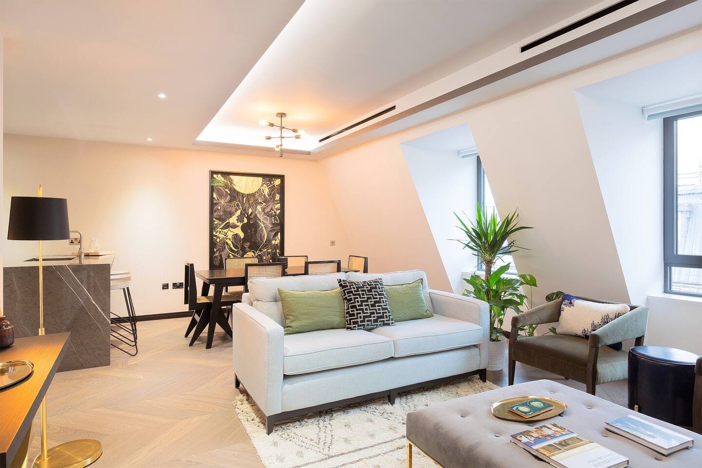 House Berwick Soho Soho 15: Stylish 2-Bedroom Luxury Apartment with Modern Design, Soho