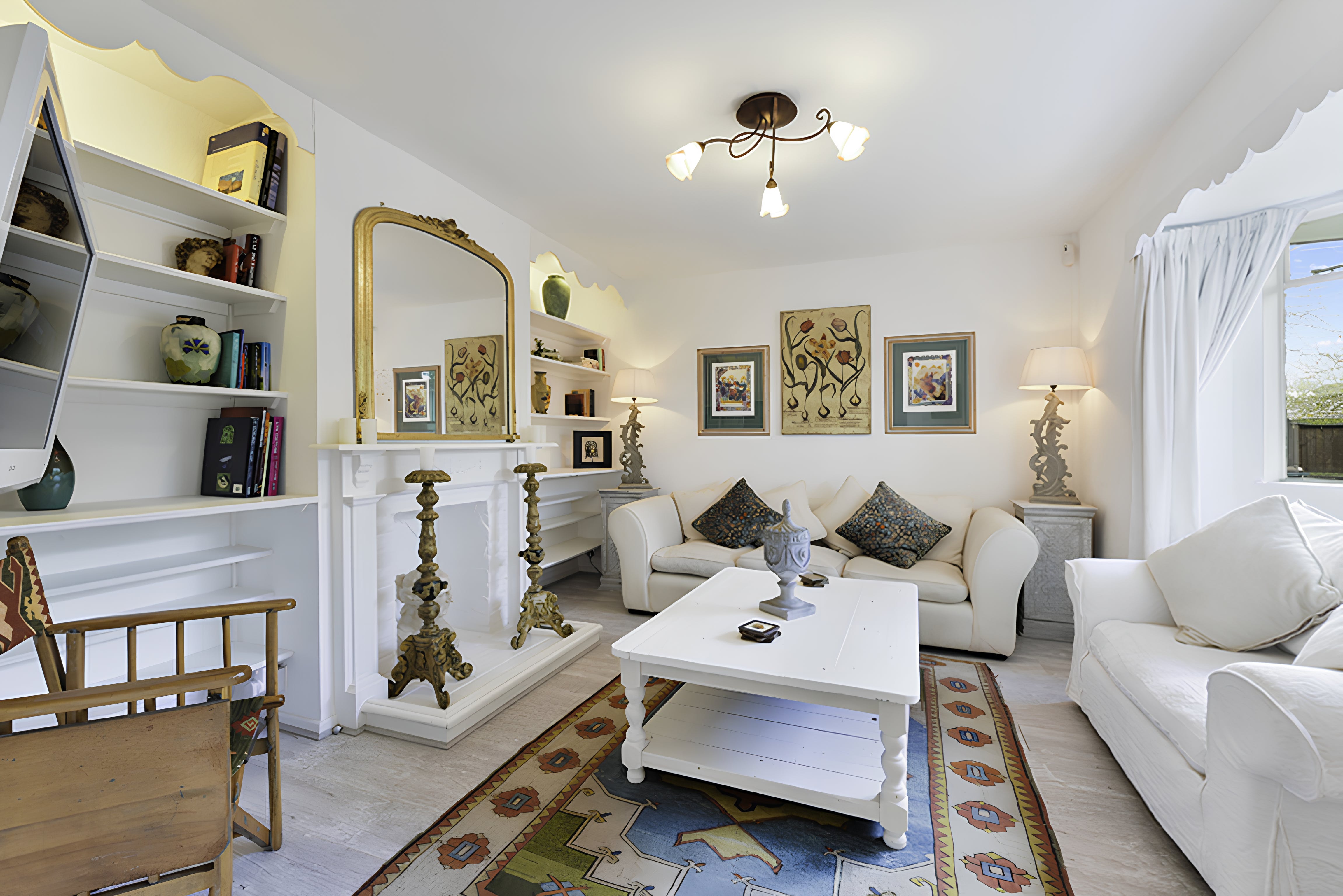 House Beverley Hampton: Stylish 3-Bedroom Apartment Rental with Garden Access, Hampton