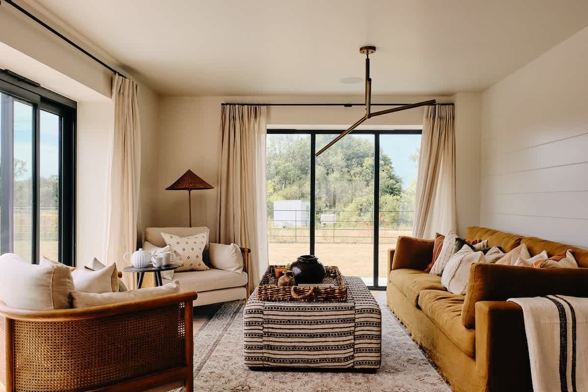 House Blagdon Somerset: 4-Bedroom Holiday Cottage with Lake Views and Air Conditioning, Somerset