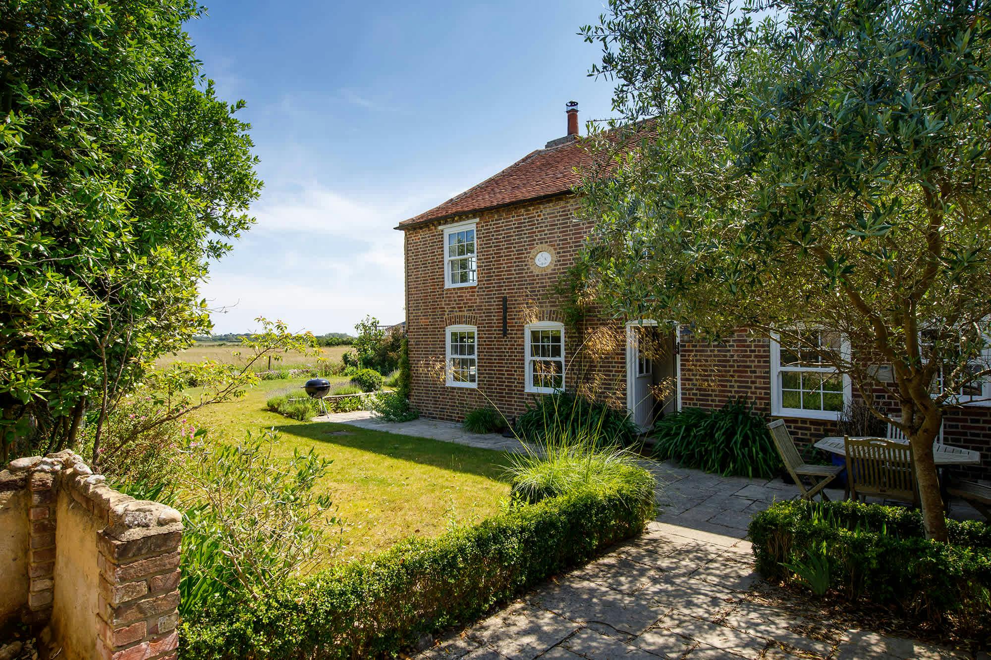House Blatchington Sidlesham: Luxury 4-Bedroom House with Family-Friendly Features, West Sussex