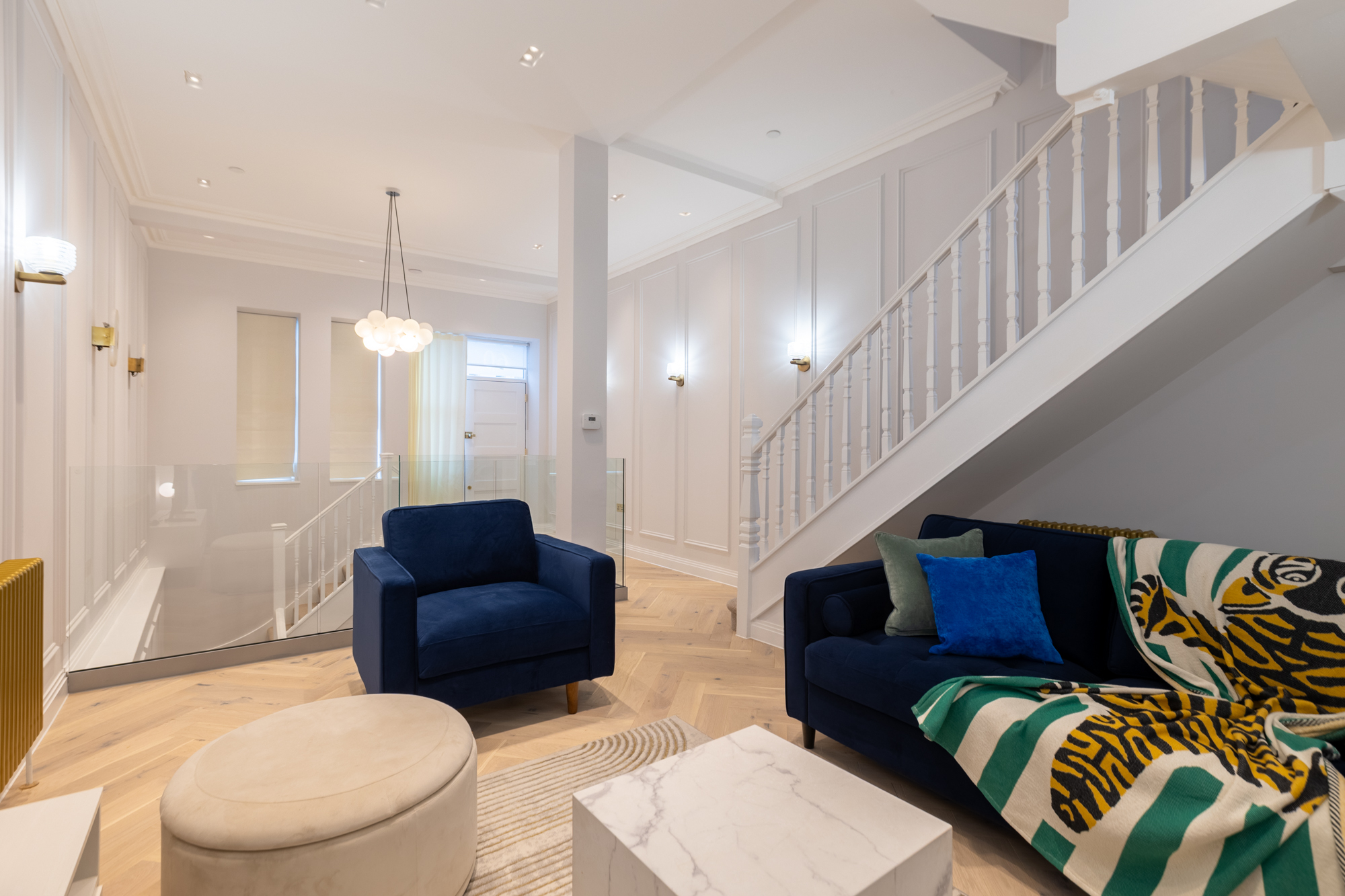 House Borough London: Elegant 3-Bedroom Apartment for Family Retreat, London Bridge
