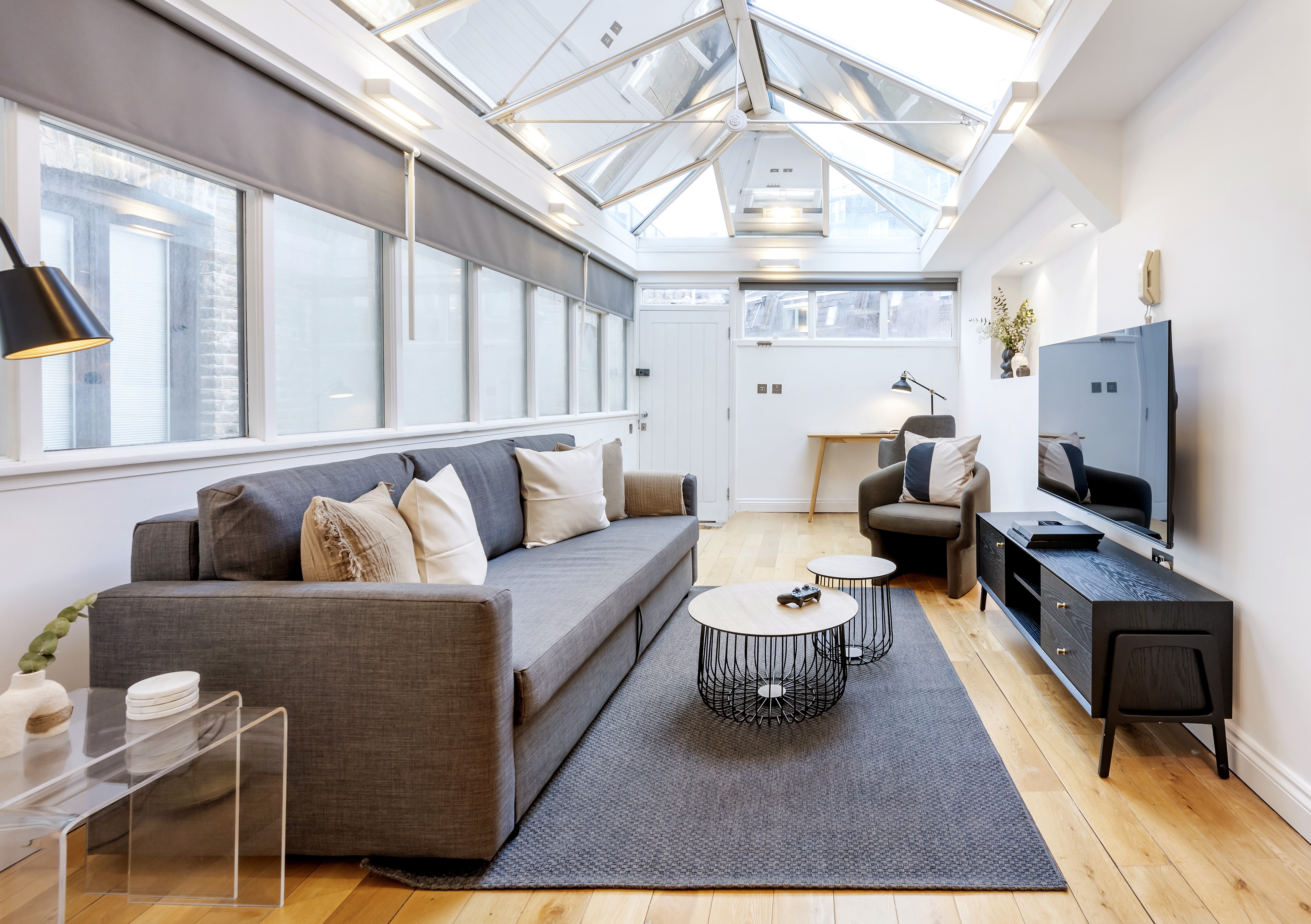 House Bow CoventGarden: Chic 2-Bedroom Apartment with Family-Friendly Features, Covent Garden