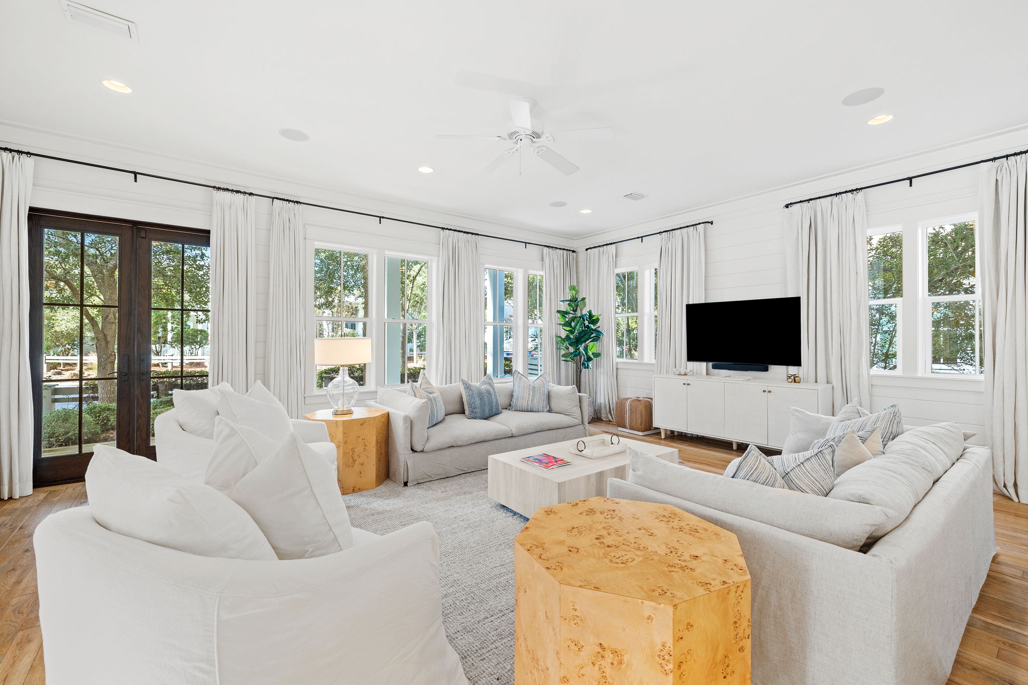 House Brisa Seaside: Luxury 5-Bedroom Villa with Pool and Sea Views, Walton County