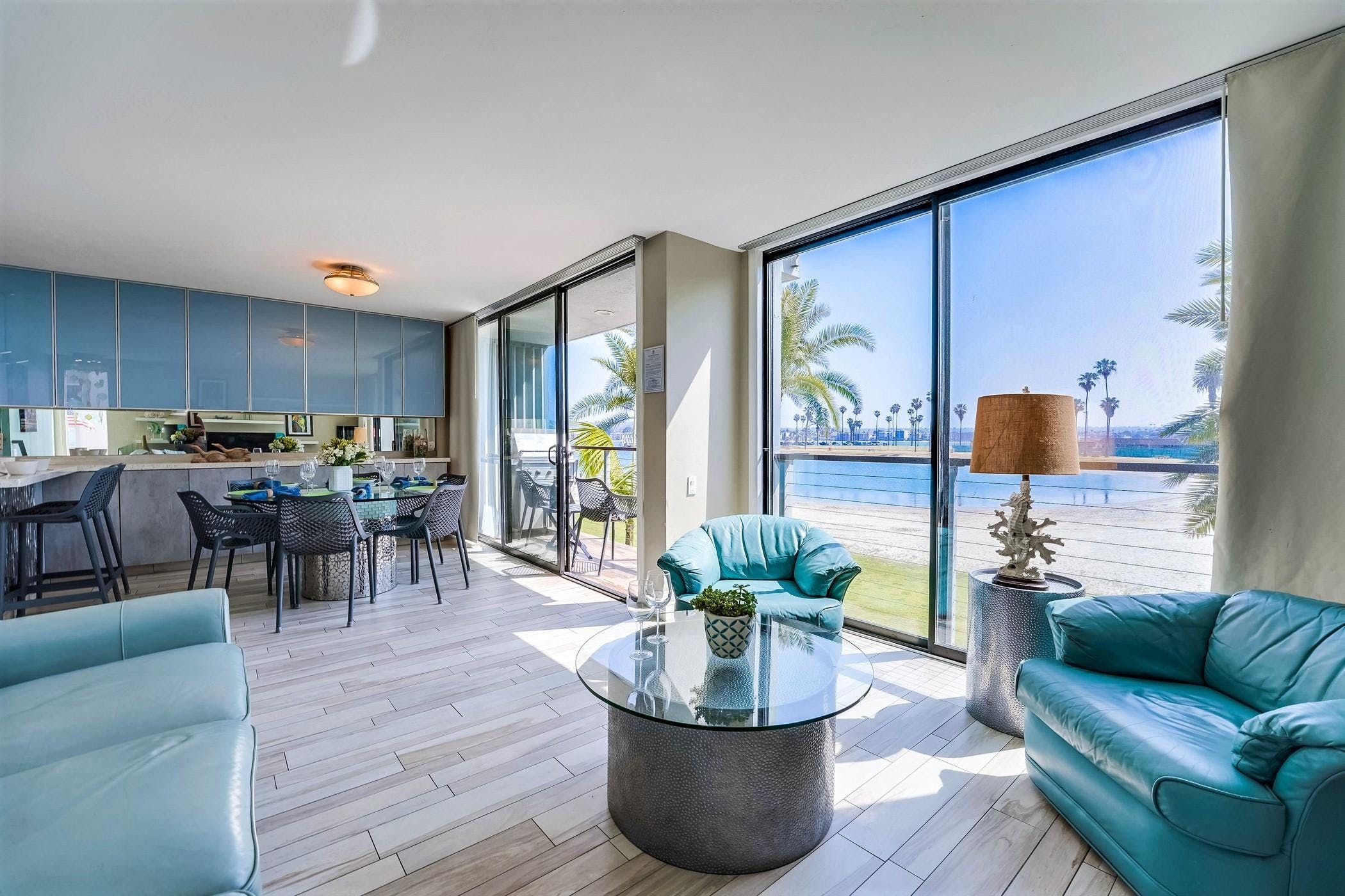 House Cabrillo Mission Beach: Spacious 4-Bedroom Apartment with Ocean Views, Mission Beach