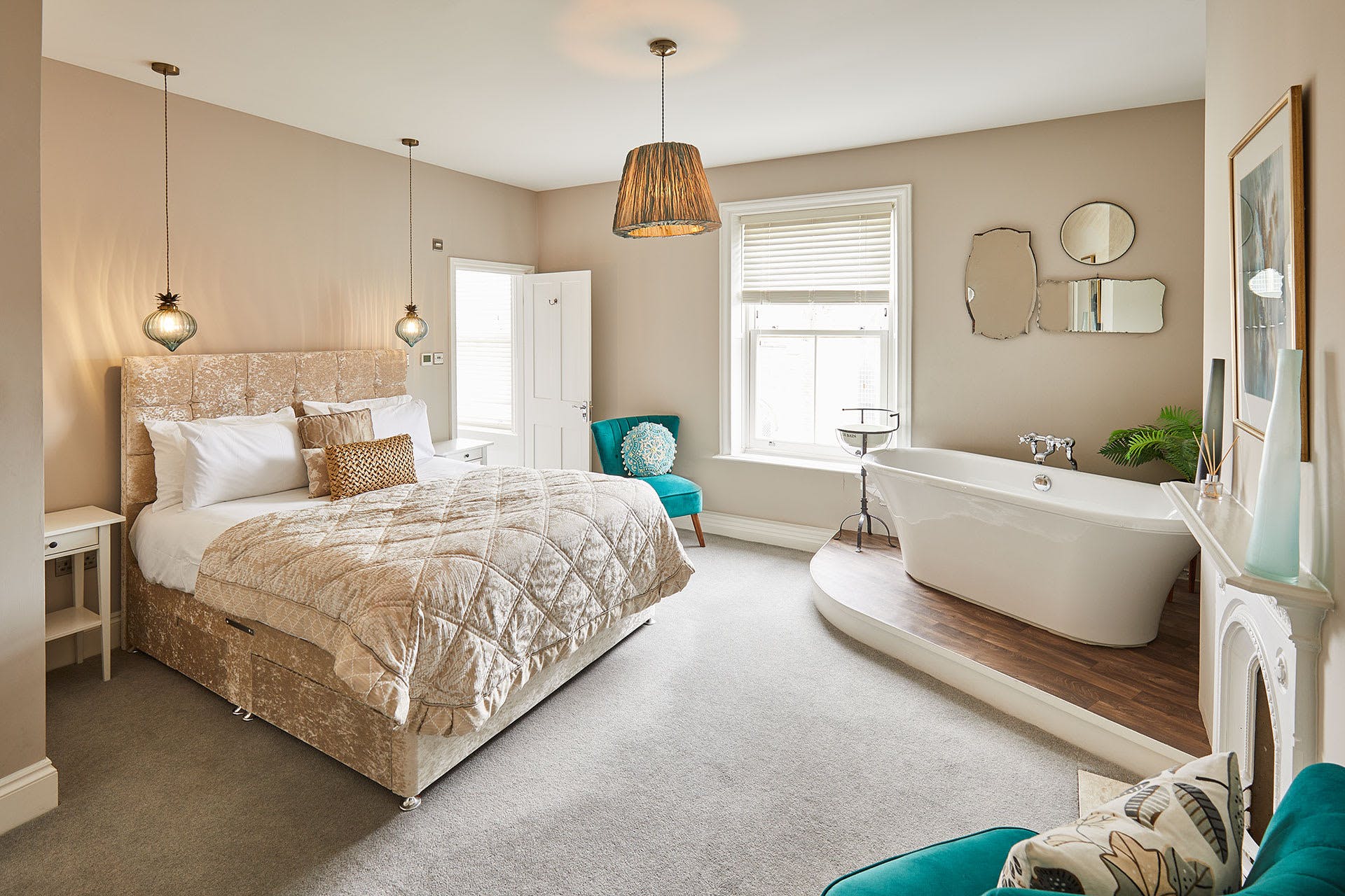 House Caedmon Whitby: Luxury 6-Bedroom Apartment with Seaviews and Family Amenities, Whitby