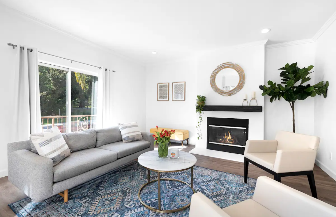 House Cahuenga Hollywood Hollywood Hills 2: Luxury 3-Bedroom Apartment with Family-Friendly Features, Hollywood Hills