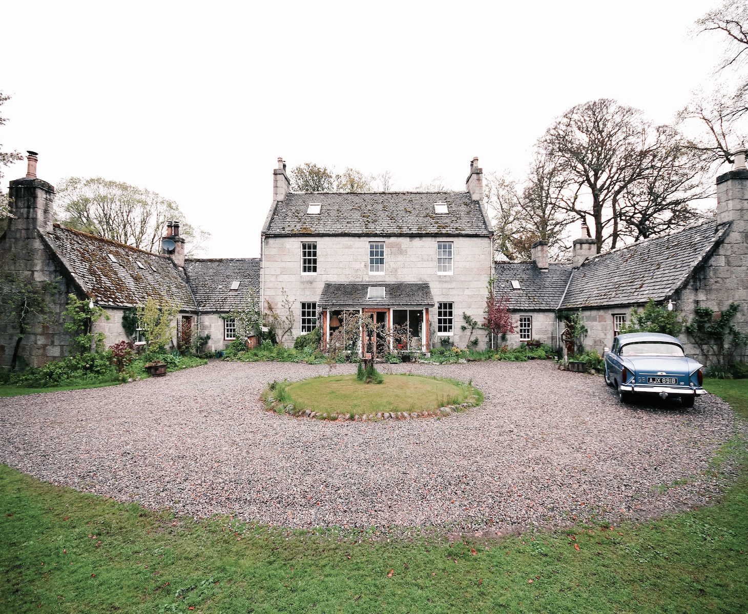 House Cairngorm Aberdeenshire: Charming 4-Bedroom Luxury House with BBQ and Family-Friendly Amenities, Highland