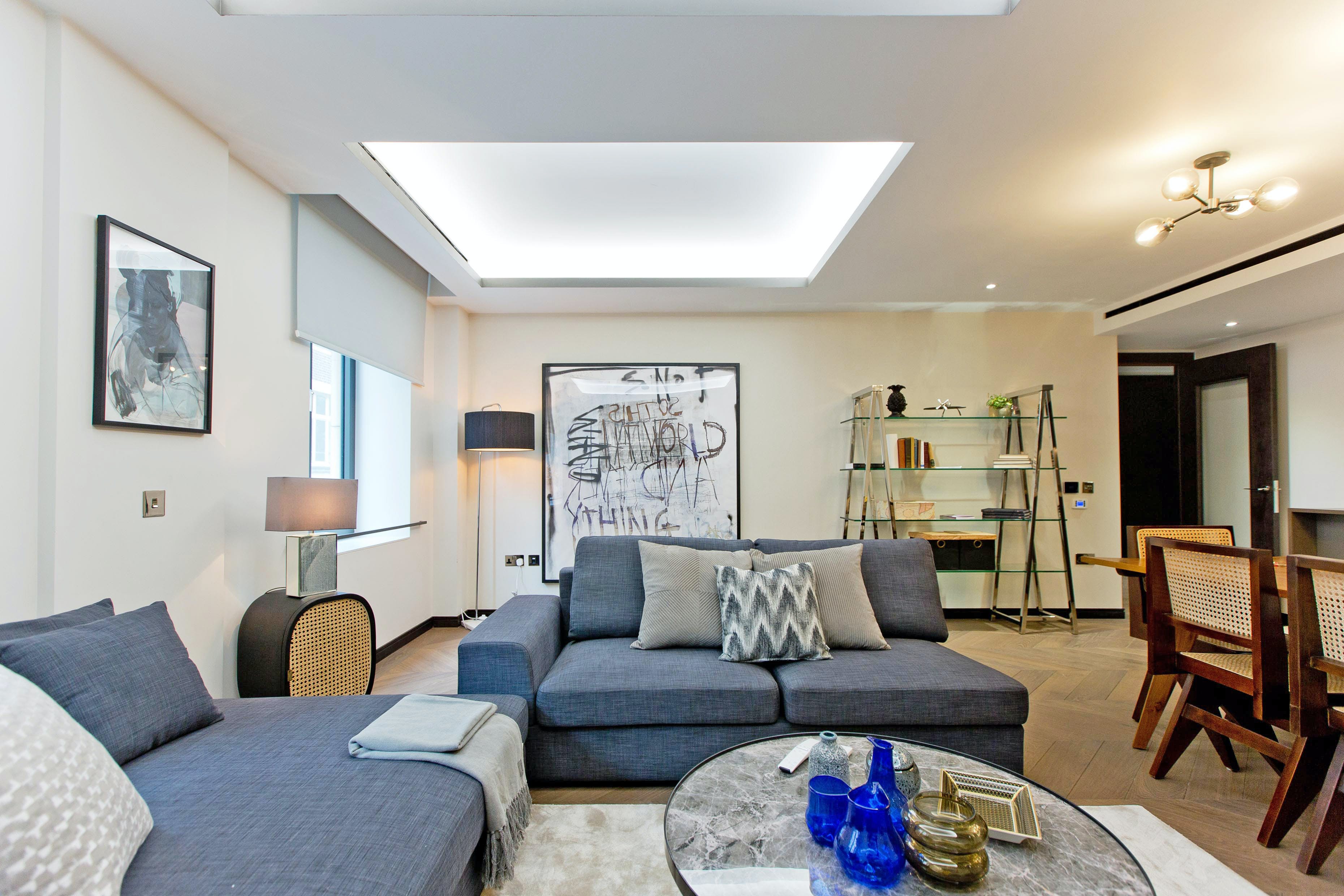 House Carnaby Soho Soho 5: Elegant 2-Bedroom Luxury Apartment with Concierge Service, Soho