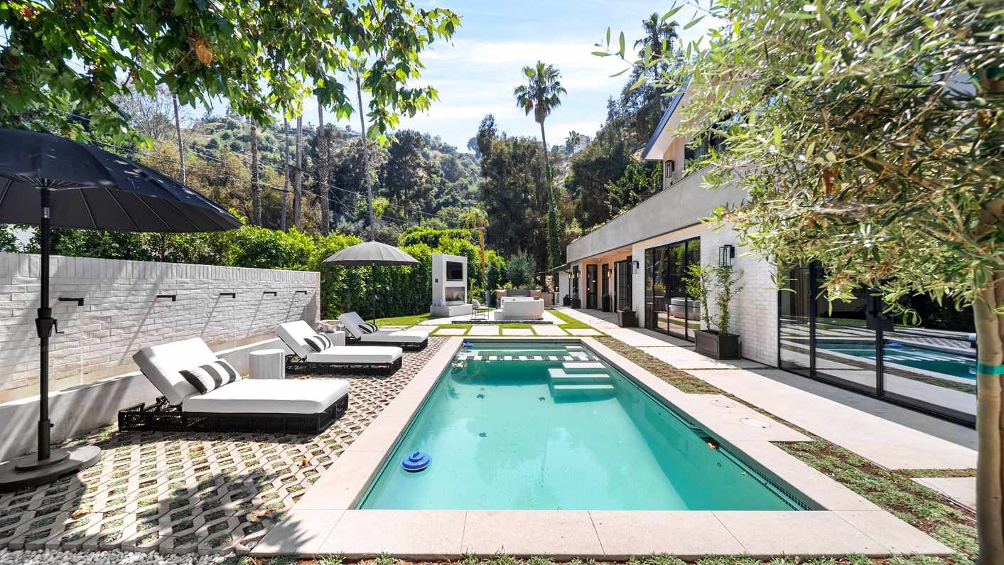 House Chaparral Laurel Laurel Canyon: Spacious 6-Bedroom Apartment with Pool and Sauna, Laurel Canyon