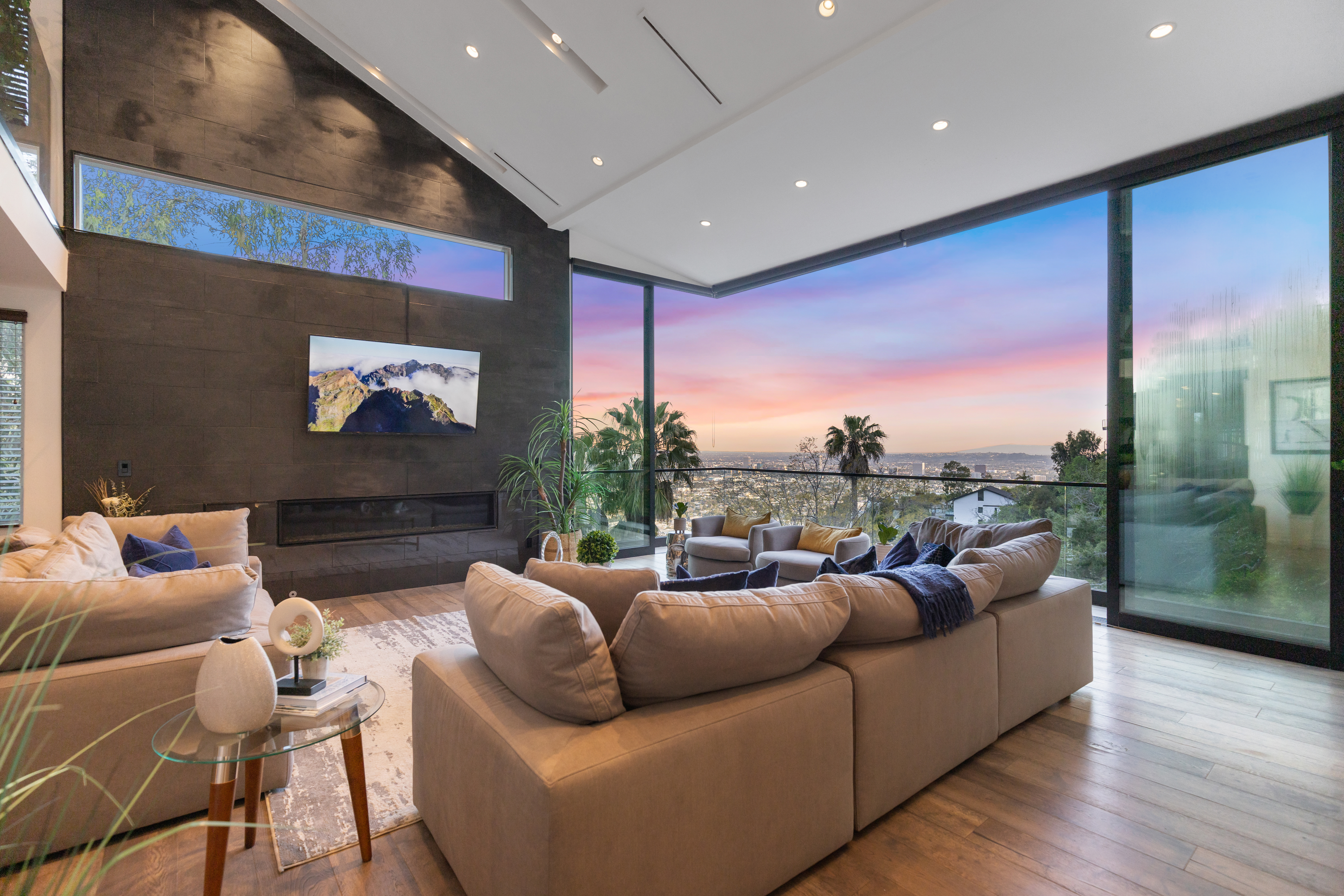 House Chaparral Laurel: Luxury 4-Bedroom Apartment with Seaview and Pool, Laurel Canyon