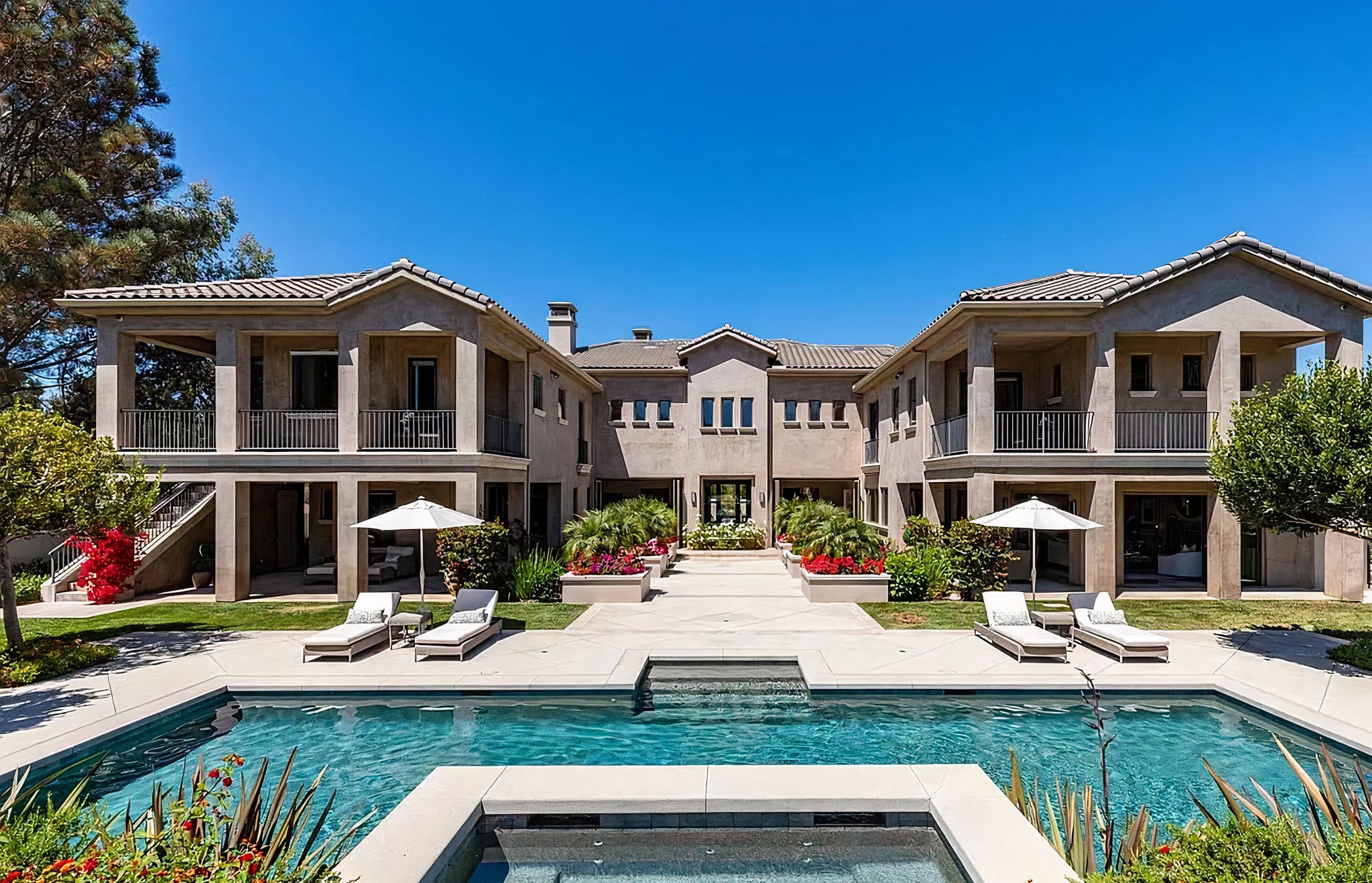 House Chaparral Ojai: Luxury 5-Bedroom Apartment with Swimming Pool and Tennis Court, Ojai