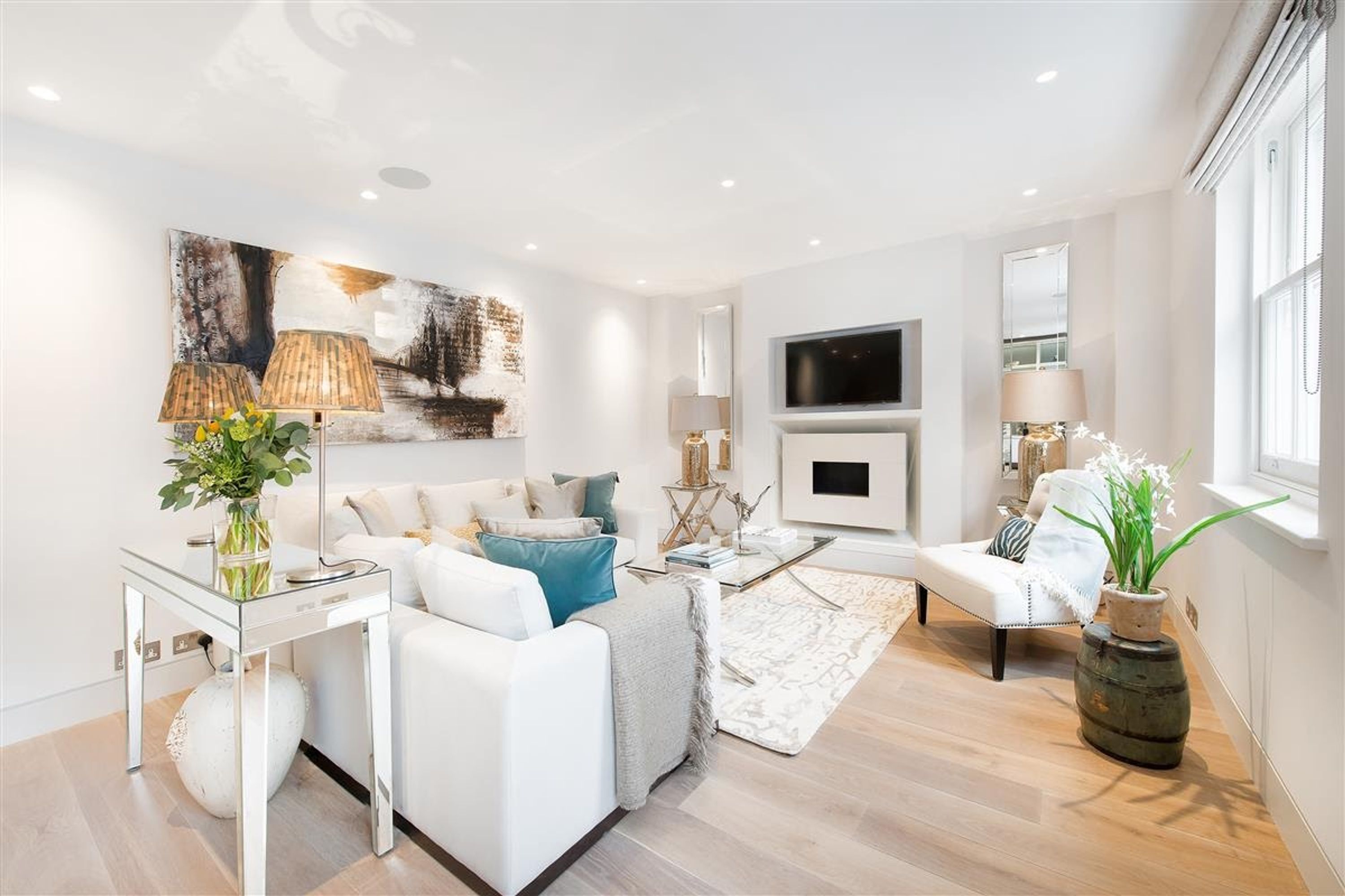 House Chester Belgravia: Charming 4-Bedroom Luxury Townhouse with Private Parking, Belgravia