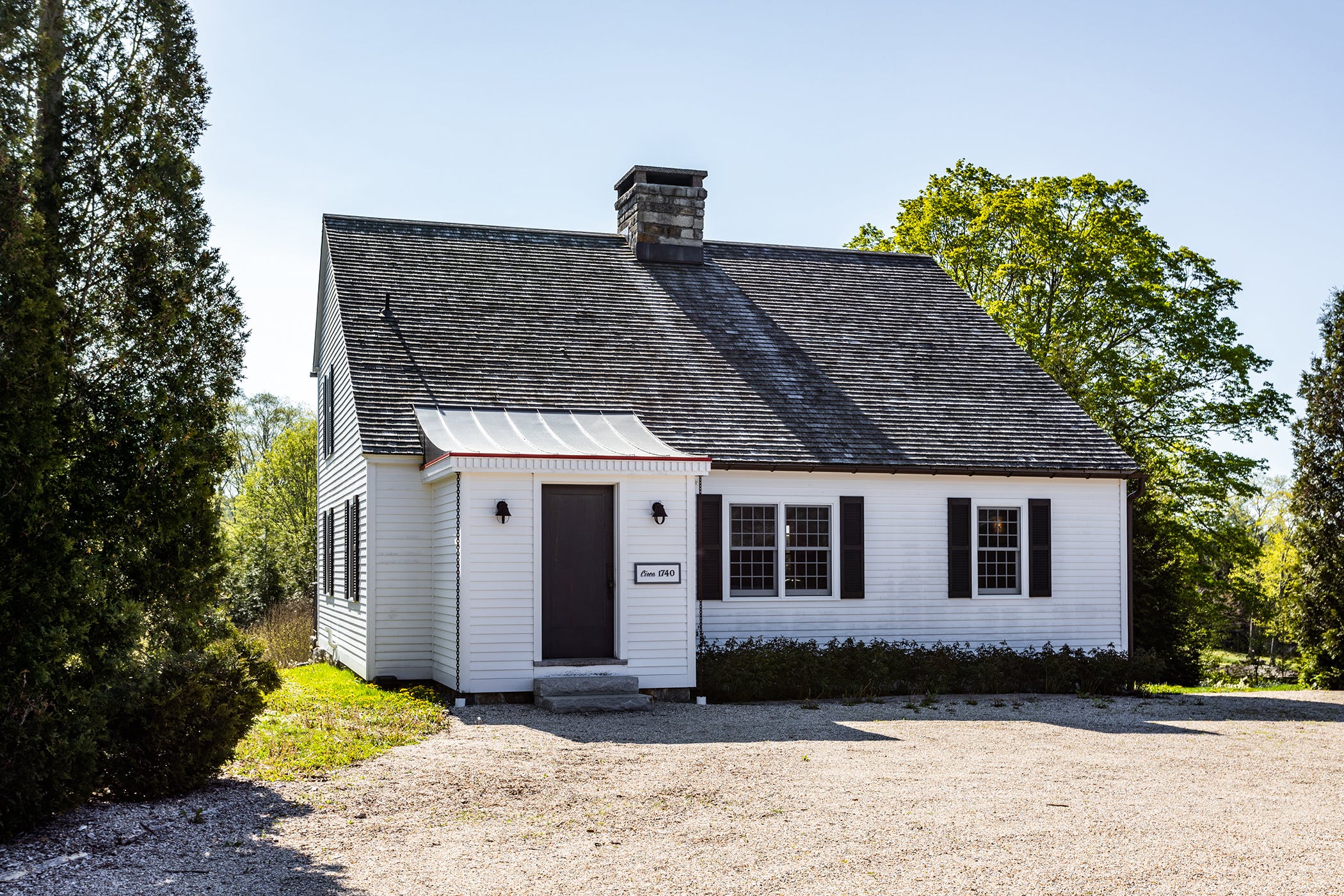 House Chestnut Litchfield: Charming 2-Bedroom Romantic Villa with Lake Views, Litchfield County