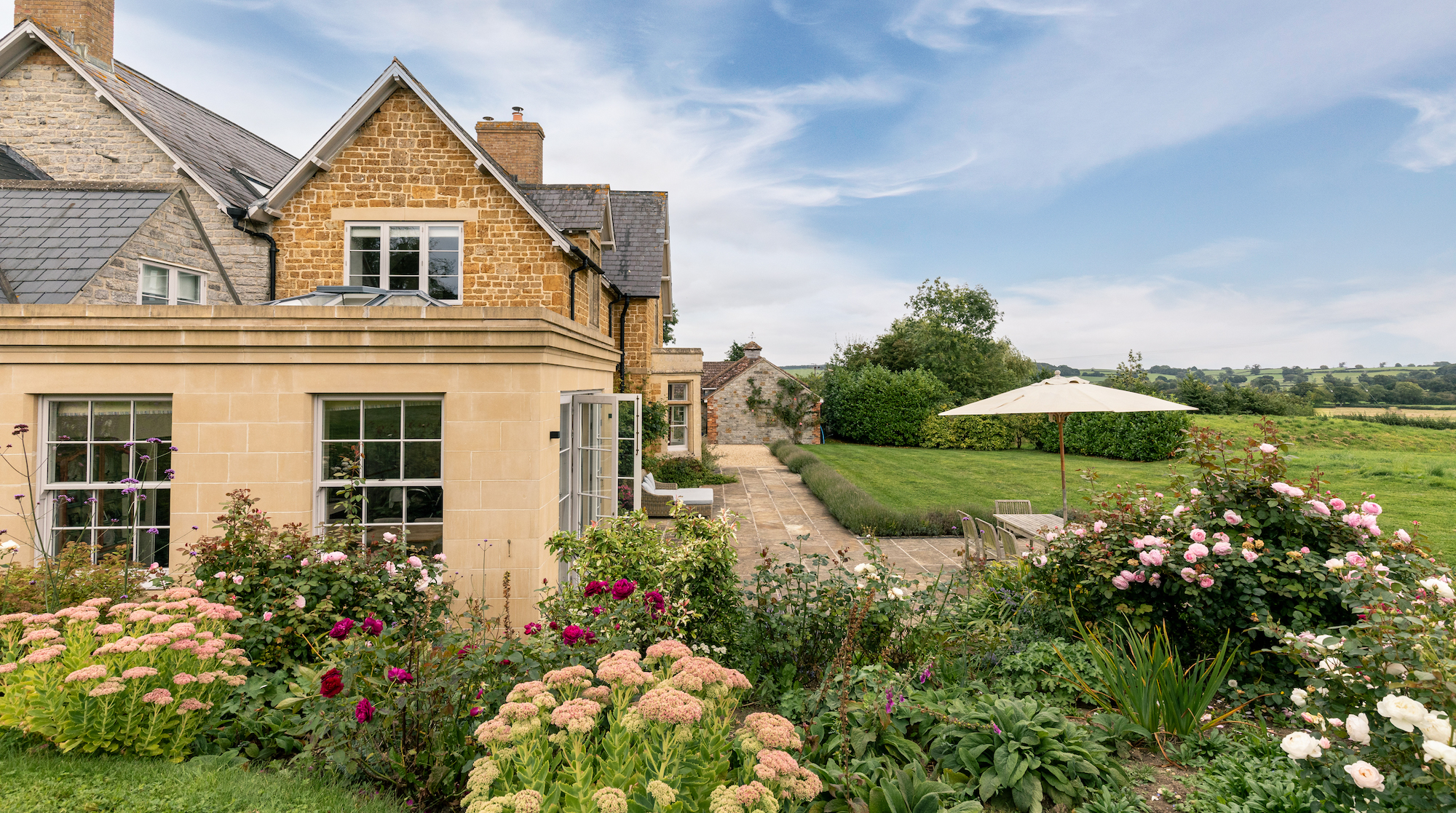 House Chestnut Somerset: Luxury 6-Bedroom House with Pool, Somerset Countryside