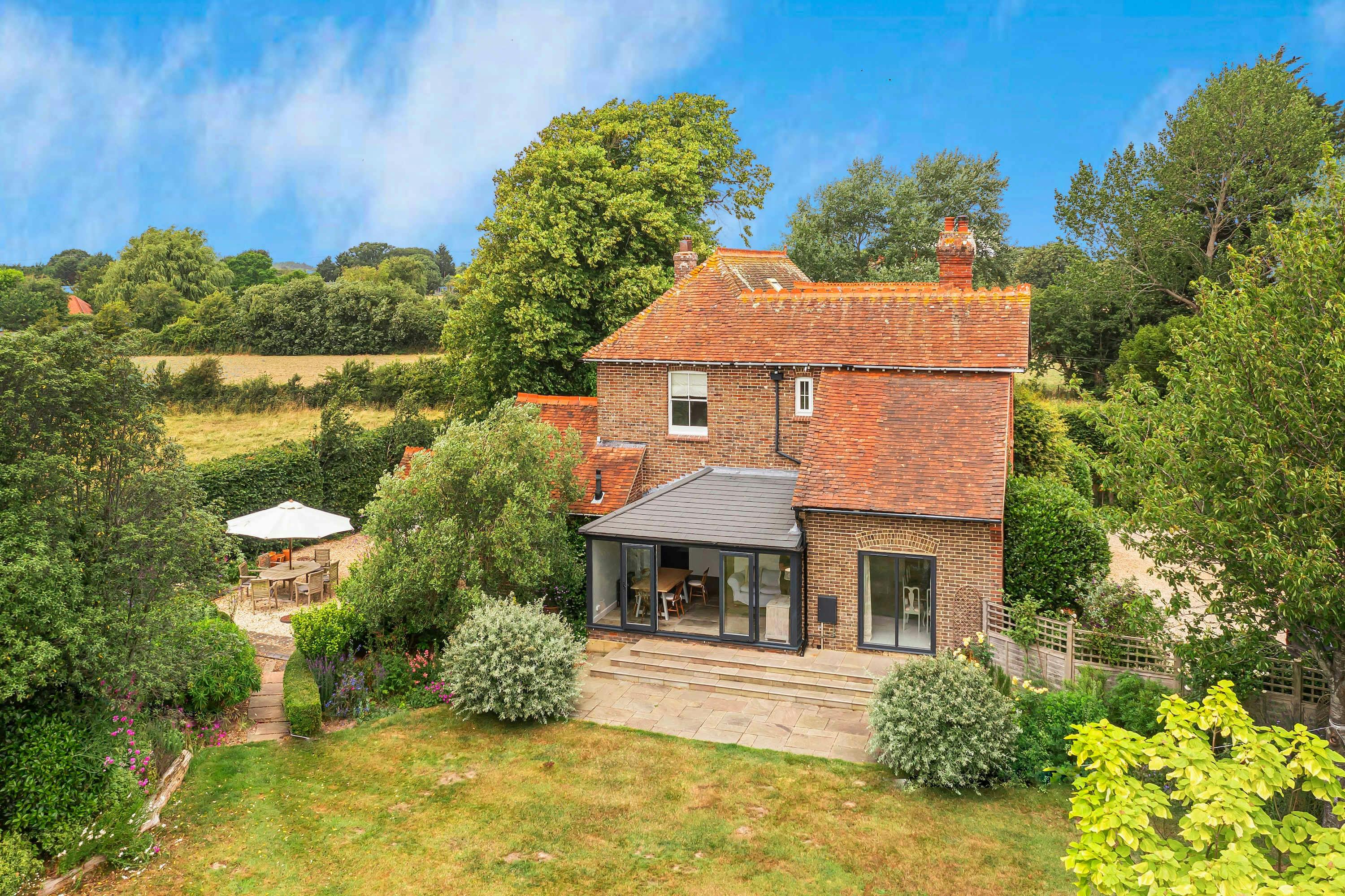 House Chichester Dell: Spacious 6-Bedroom Luxury Villa with Pool and Seaview, Chichester