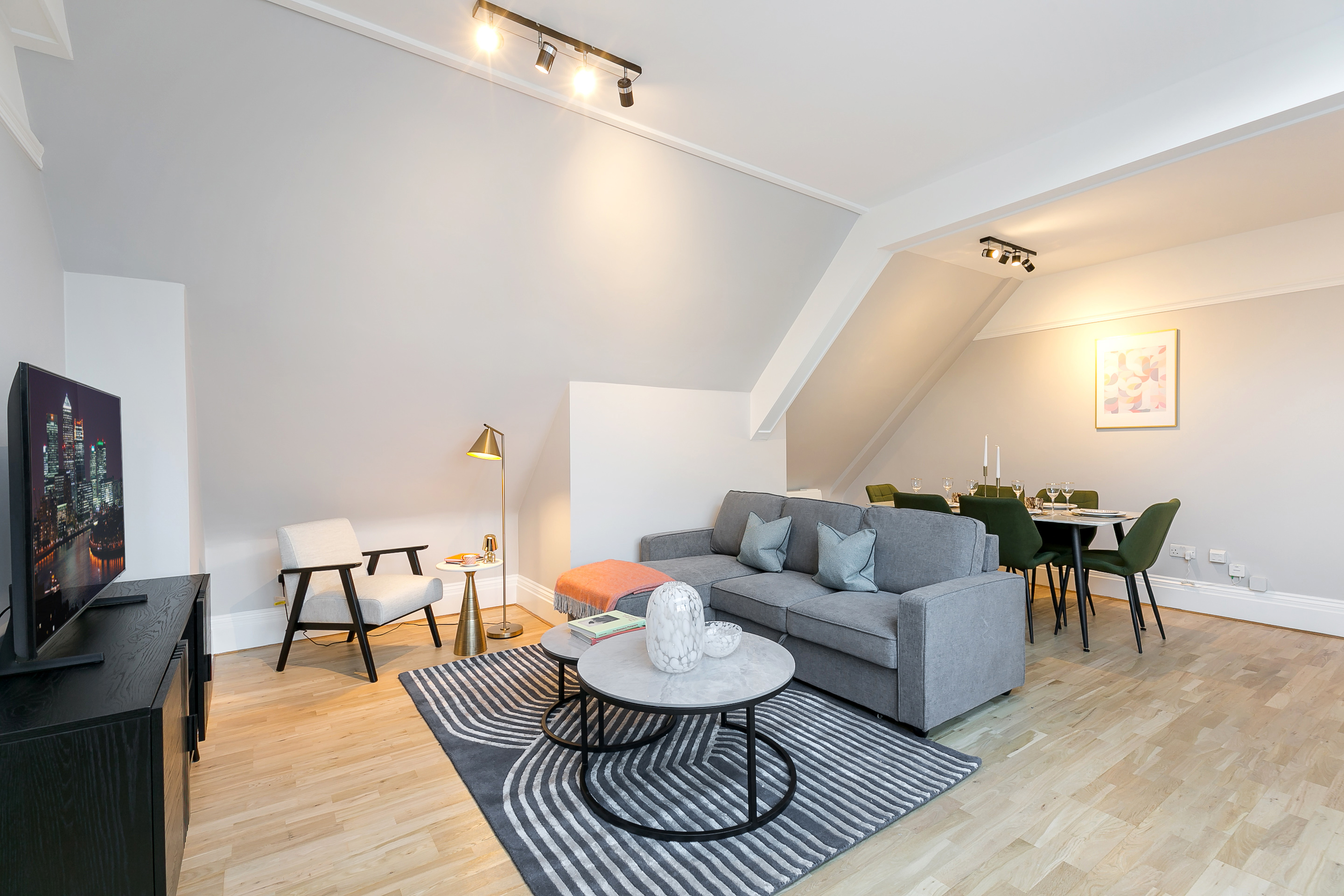 House Chiltern Marylebone Marylebone 16: Stylish 3-Bedroom Apartment with Terrace, Marylebone