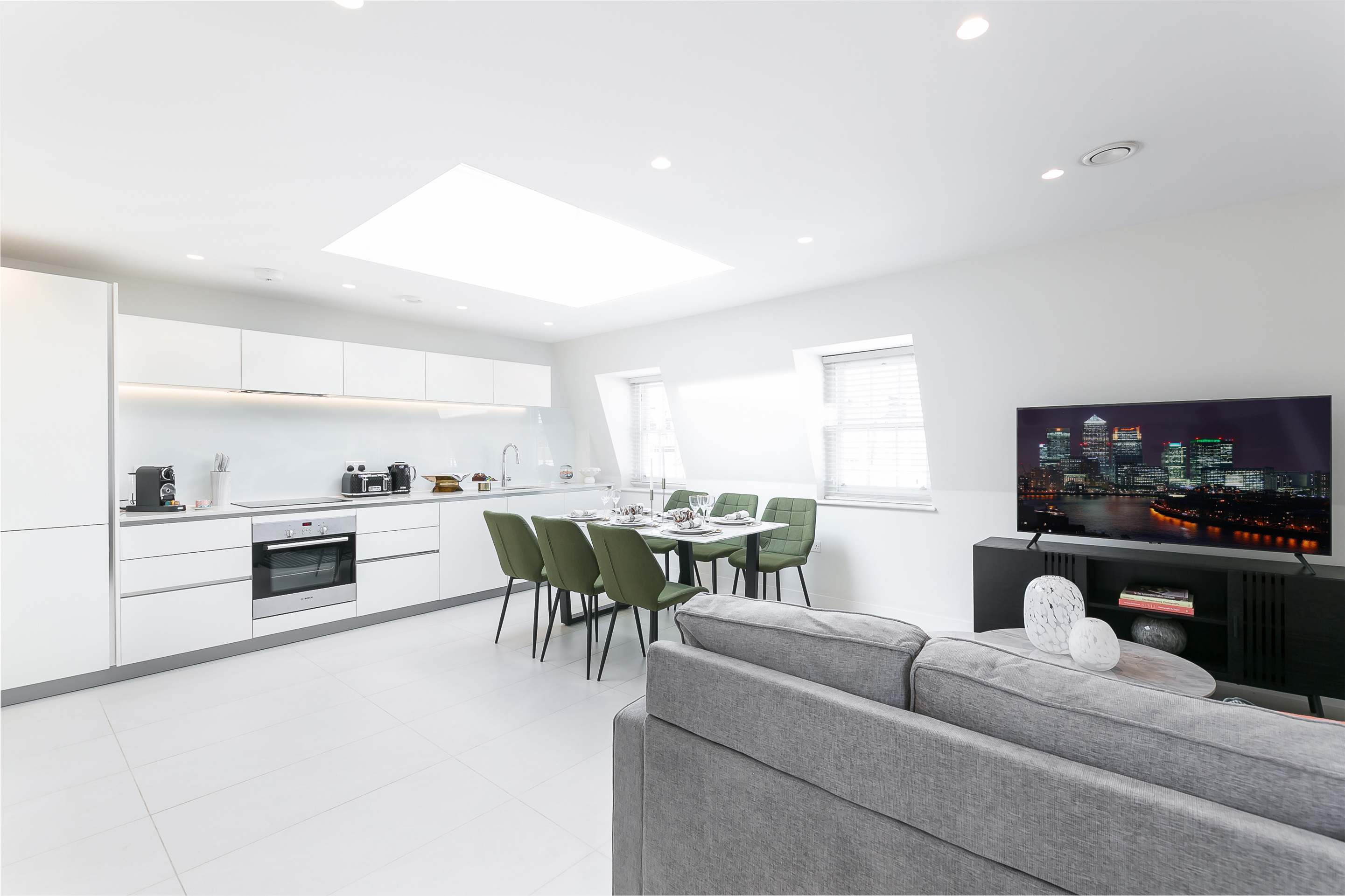 House Chiltern Marylebone Marylebone 3: Elegant 2-Bedroom Apartment with City Views, Marylebone