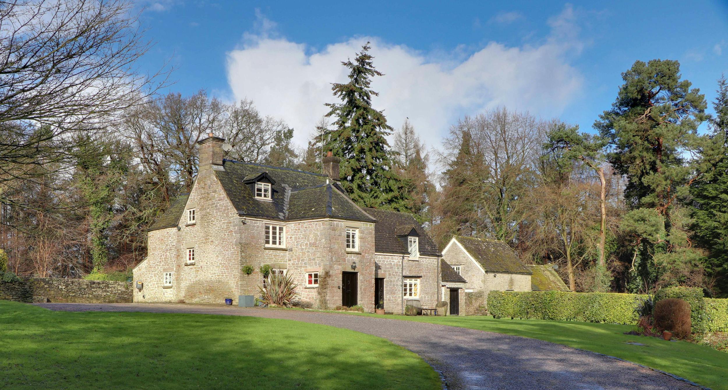 House Clearwell Dean: Spacious 6-Bedroom Luxury House with Pool and Hot Tub, Gloucestershire