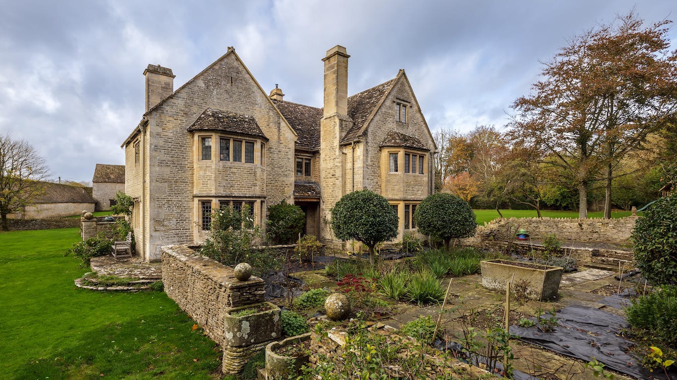 House Cotswold Cirencester: Spacious 7-Bedroom Apartment with Pool and Tennis Court, Cirencester