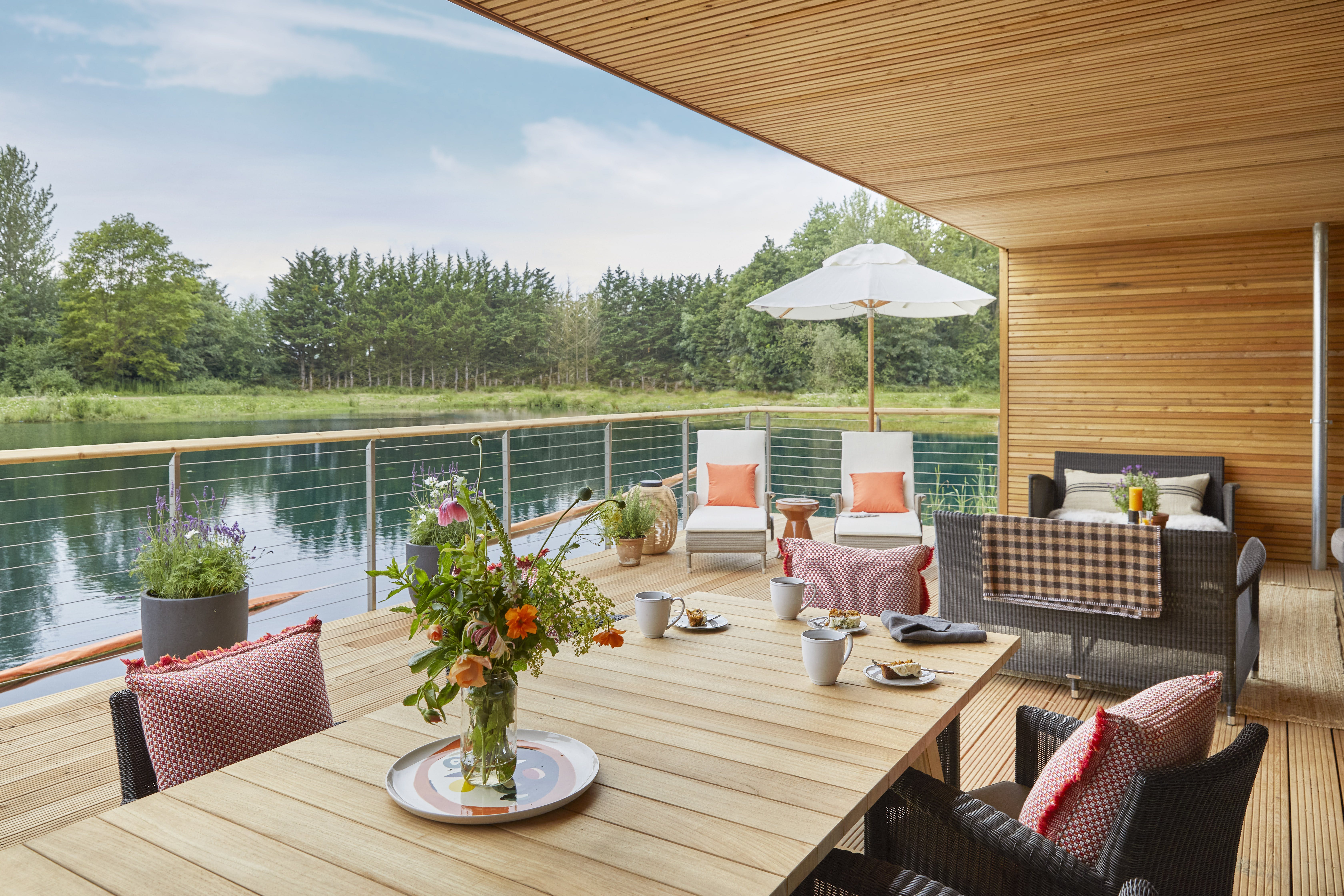 House Cotswold Faringdon: Elegant 3-Bedroom Apartment with Lake Views, Gloucestershire