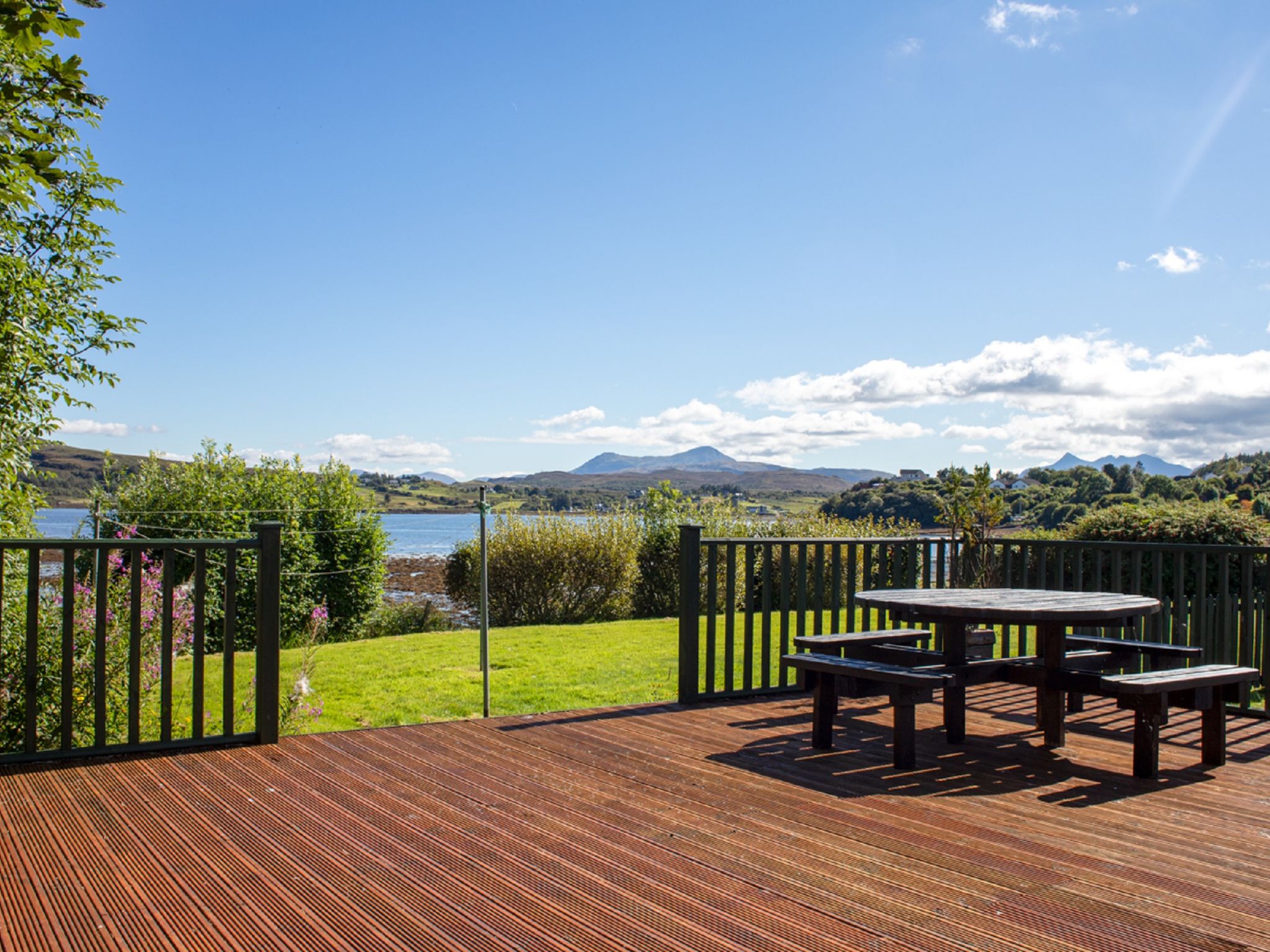House Cuillin Skye: Spectacular 3-Bedroom Seaside House with Panoramic Sea Views and Direct Beach Access in Scotland