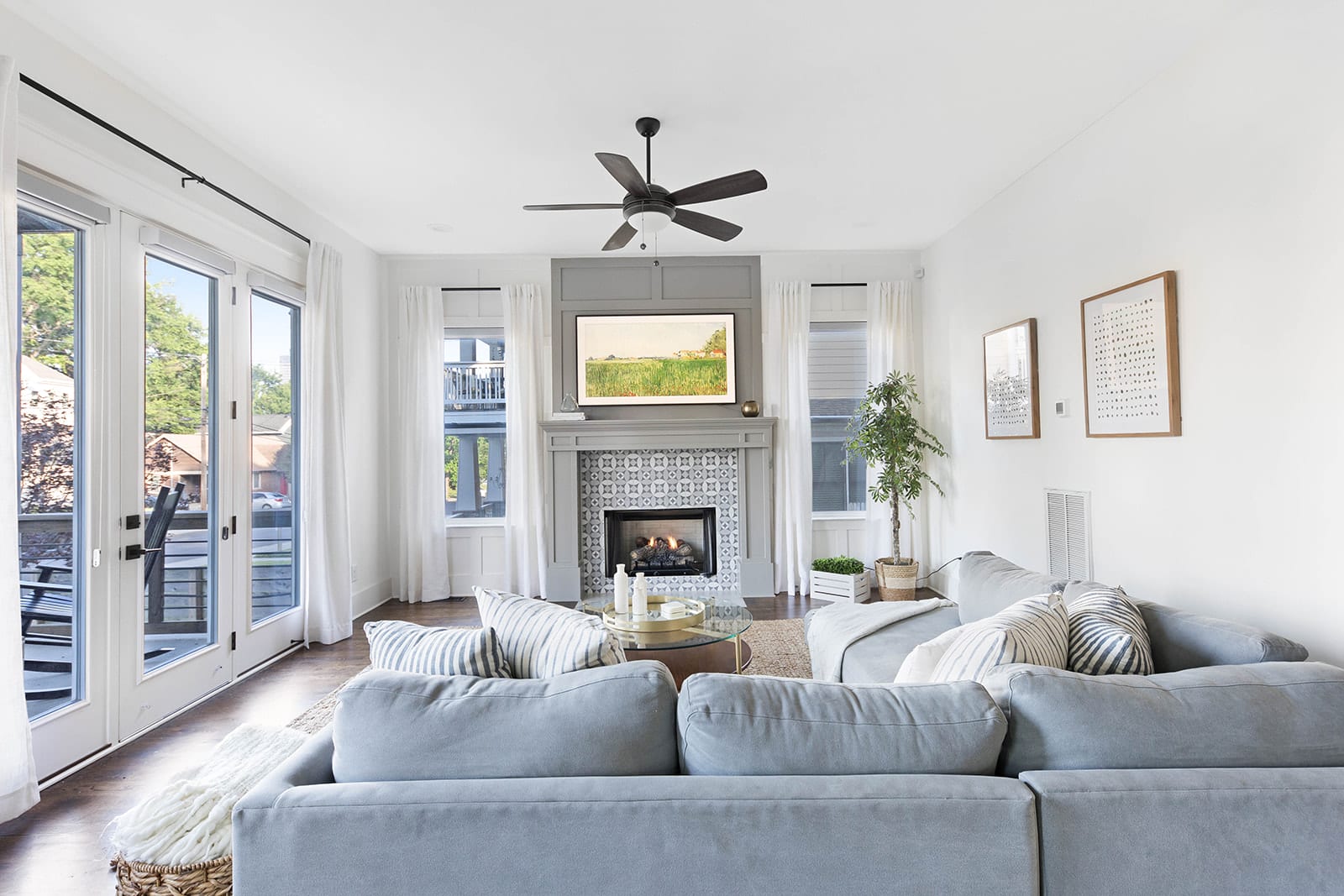 House Cumberland Nashville Nashville: Luxury 4-Bedroom House with Private Yard, Nashville