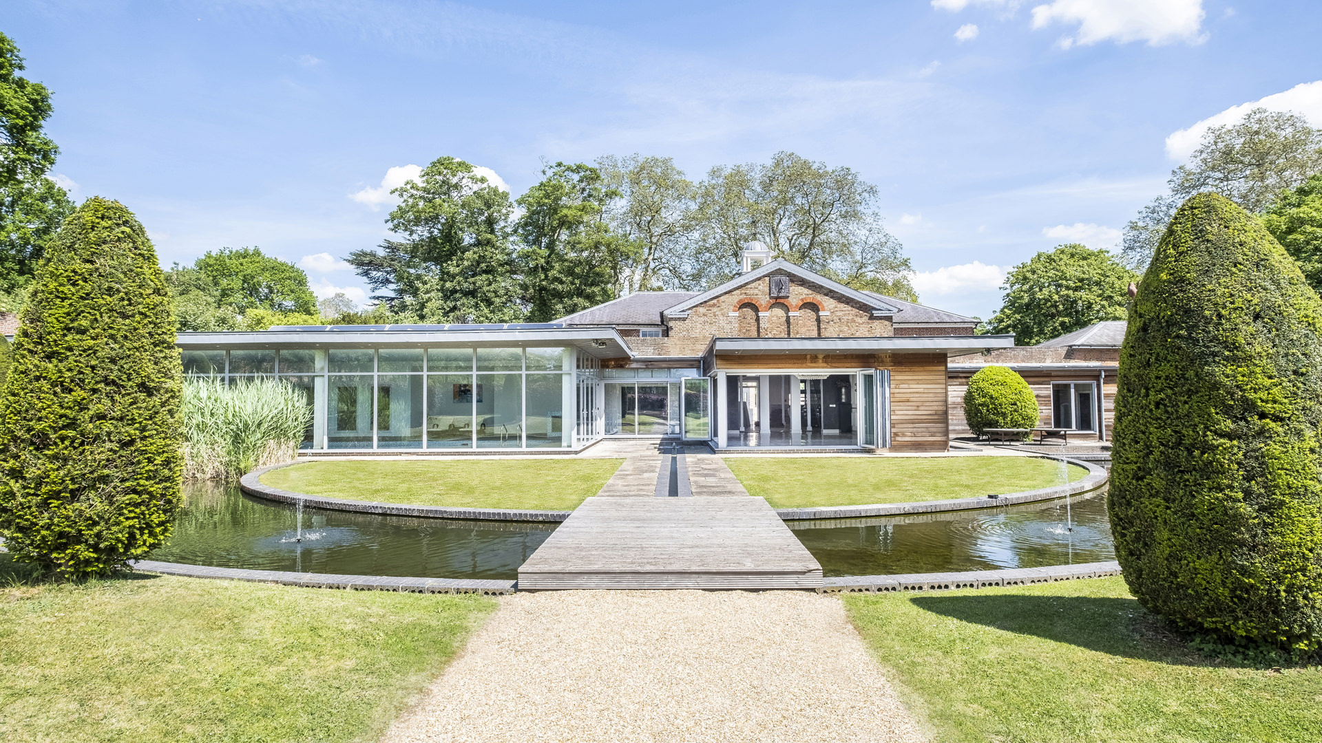 House Danson Welling: Luxury 7-Bedroom House with Indoor Pool, Welling, London