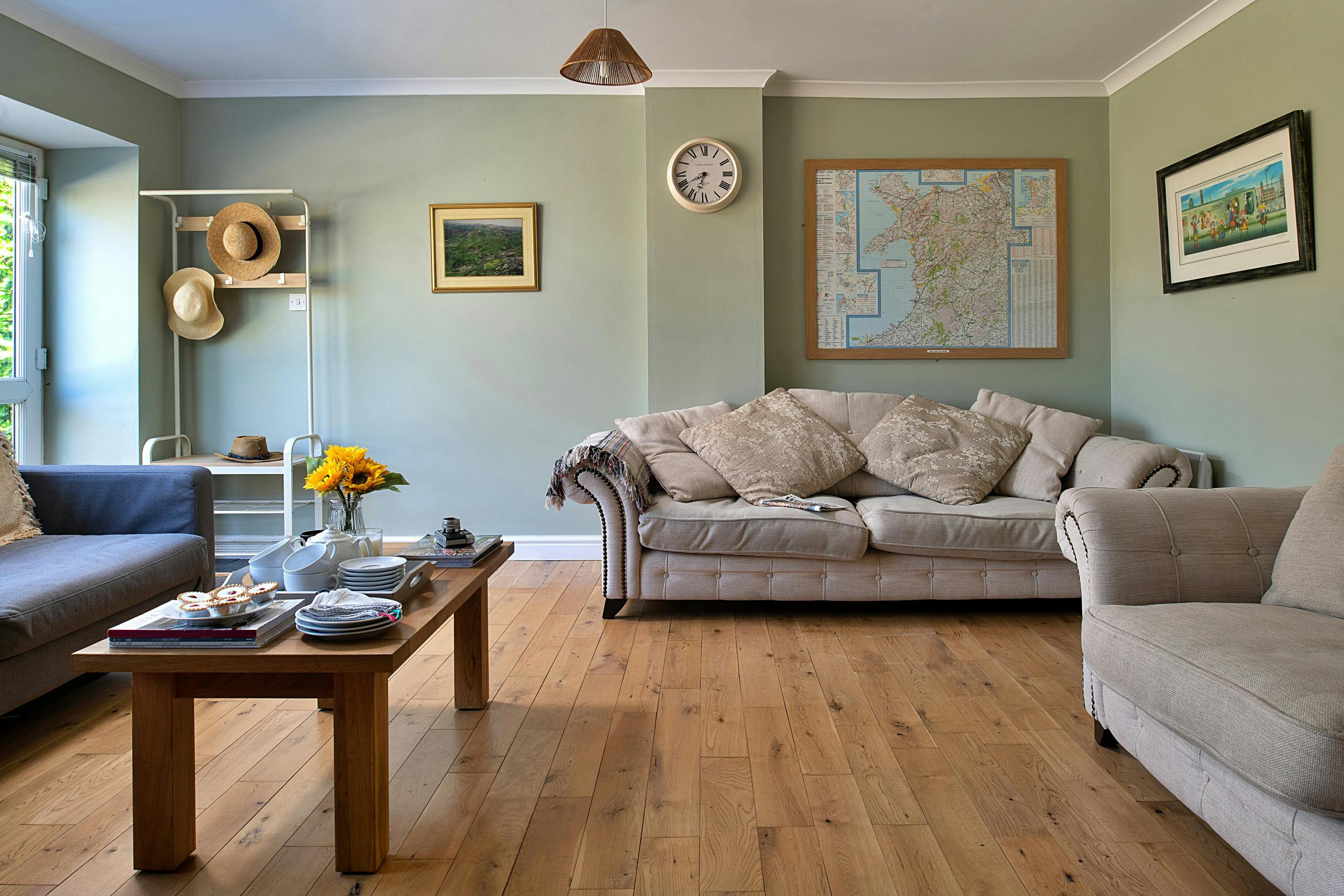 House Dinas Dolgellau: Spacious 6-Bedroom Apartment with Beachfront Views, Snowdonia