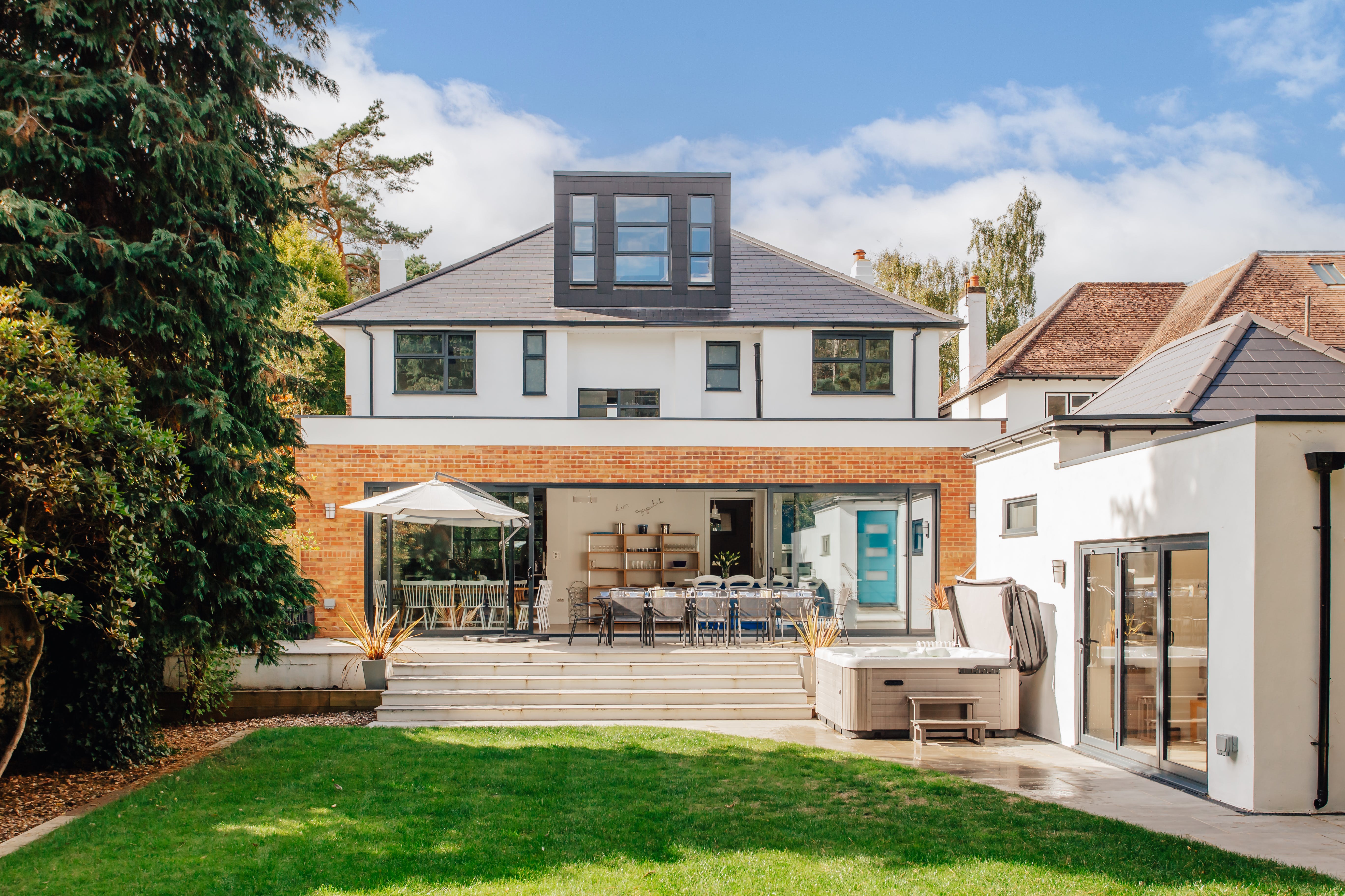 House Durley Bournemouth Bournemouth 2: Spacious 7-Bedroom Apartment with Seaview and Hot Tub, Bournemouth