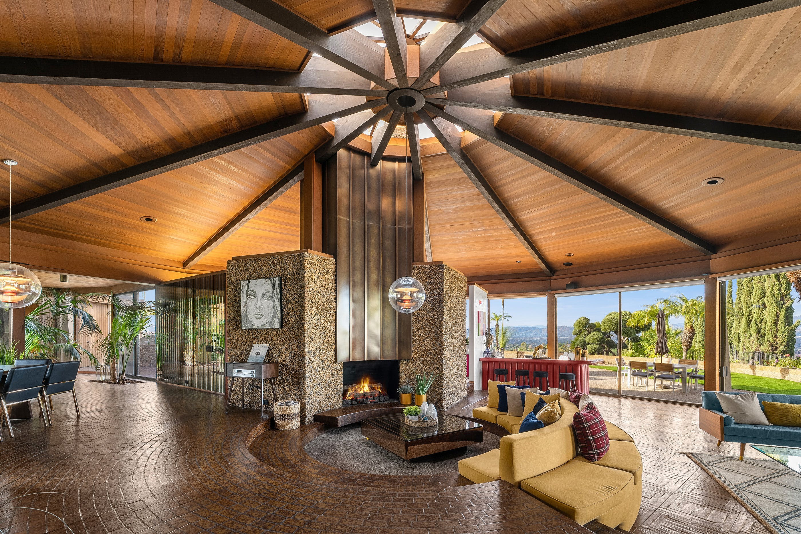 House Encino Oaks: Luxury 7-Bedroom Villa with Pool and Seaview, Encino