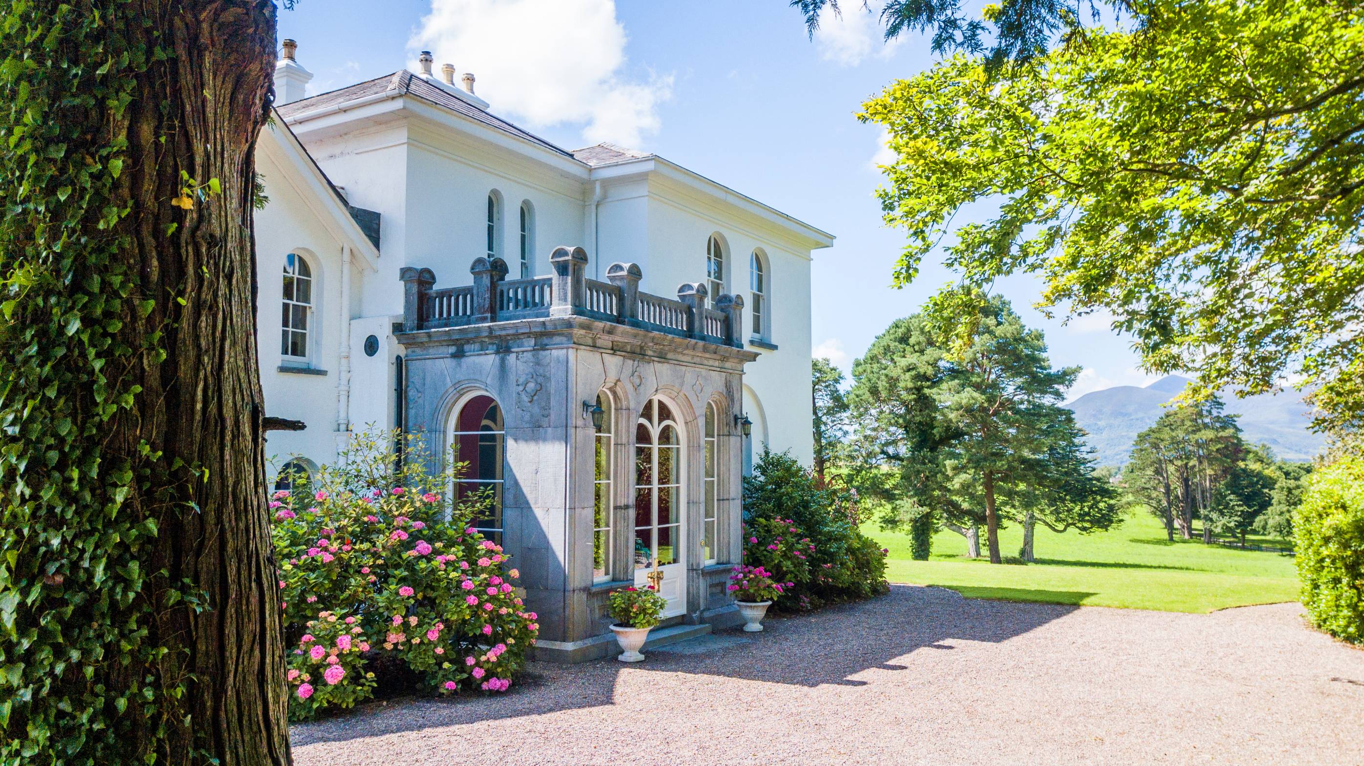 House Finnegan Kerry: 7-Bedroom Luxury House with Tennis Court, County Kerry