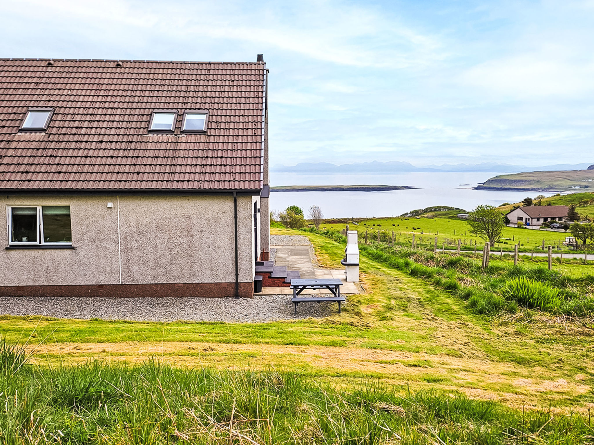 House Flodigarry Staffin: Stunning 4-Bedroom Luxury House with Sea Views and Garden in North Skye Scotland